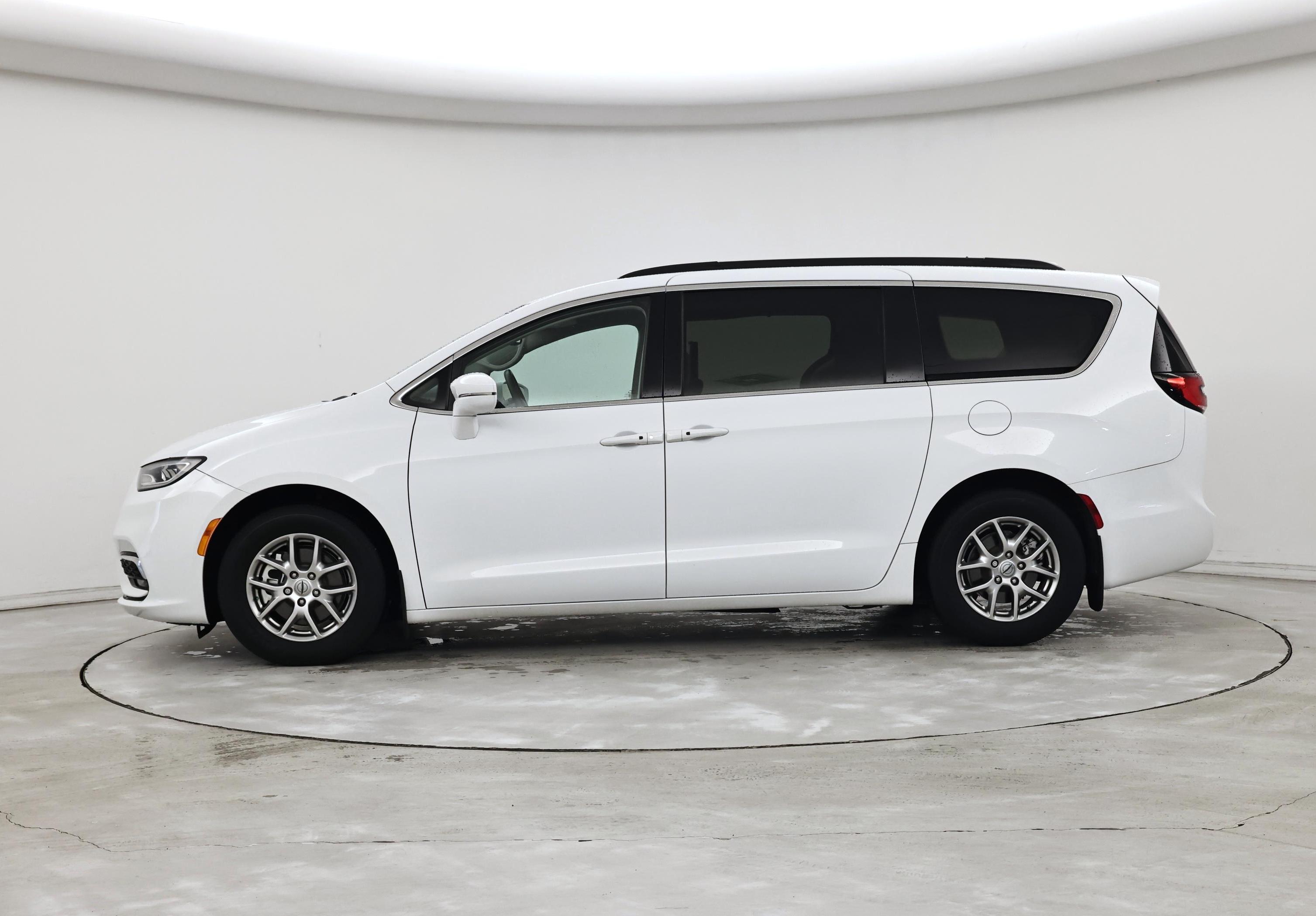 Thumbnail: 2021 Chrysler Pacifica - 3