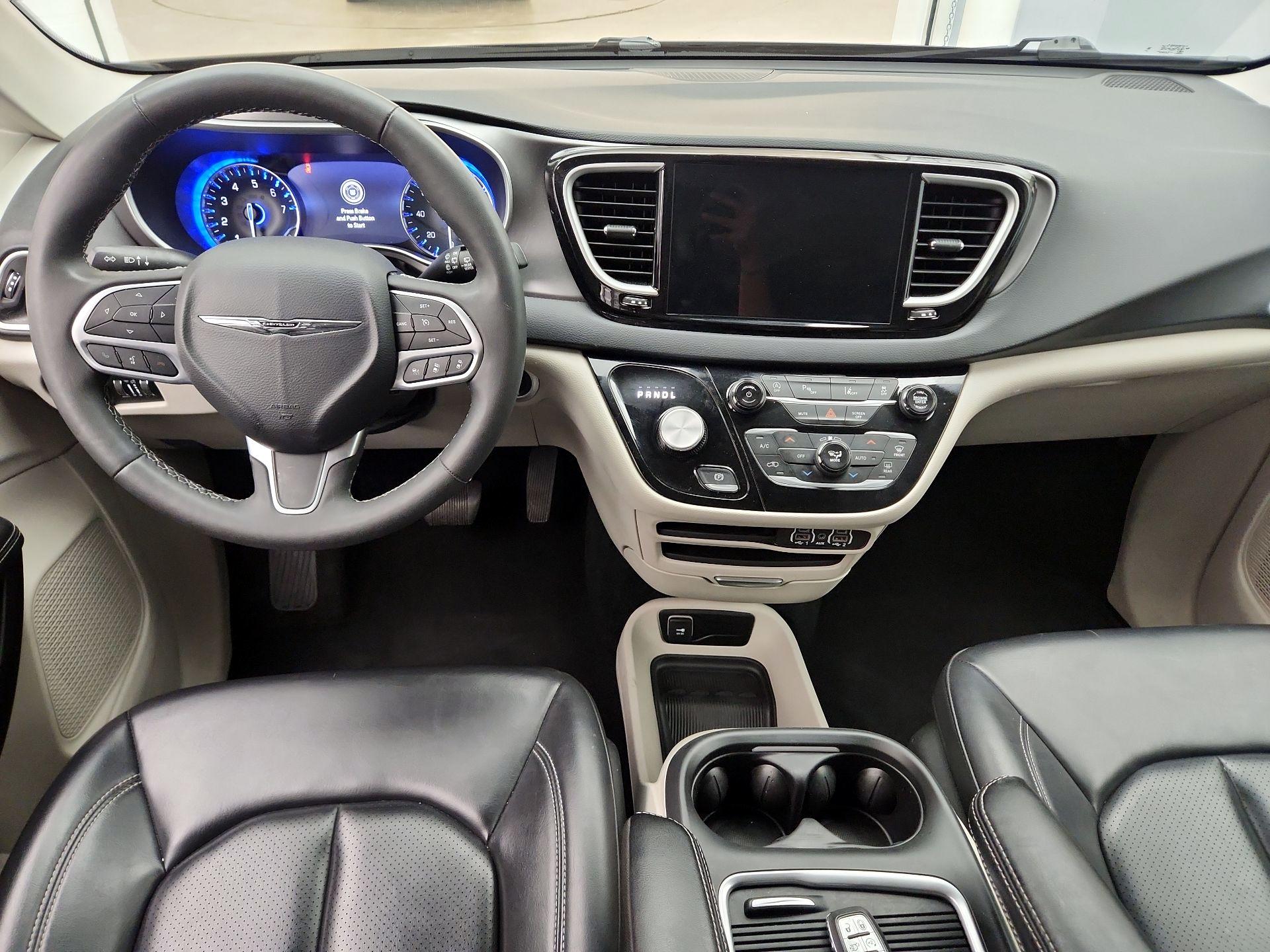 Thumbnail: 2023 Chrysler Pacifica - 9