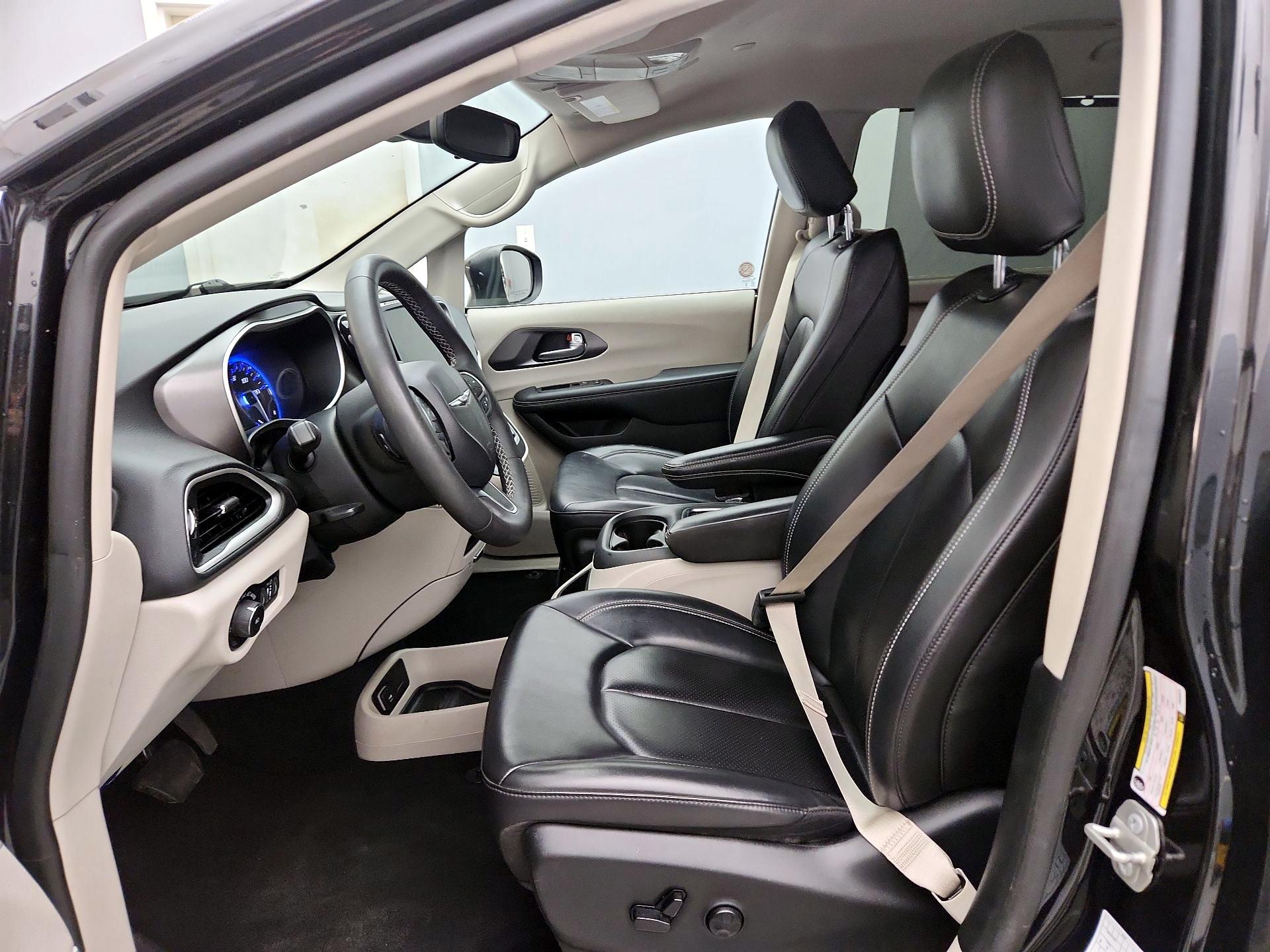 Thumbnail: 2023 Chrysler Pacifica - 11