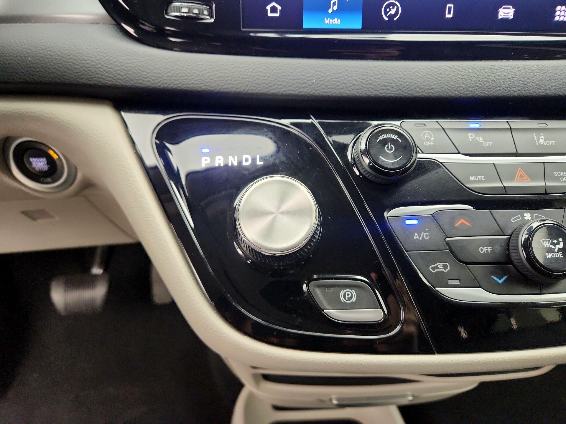 Thumbnail: 2023 Chrysler Pacifica - 17