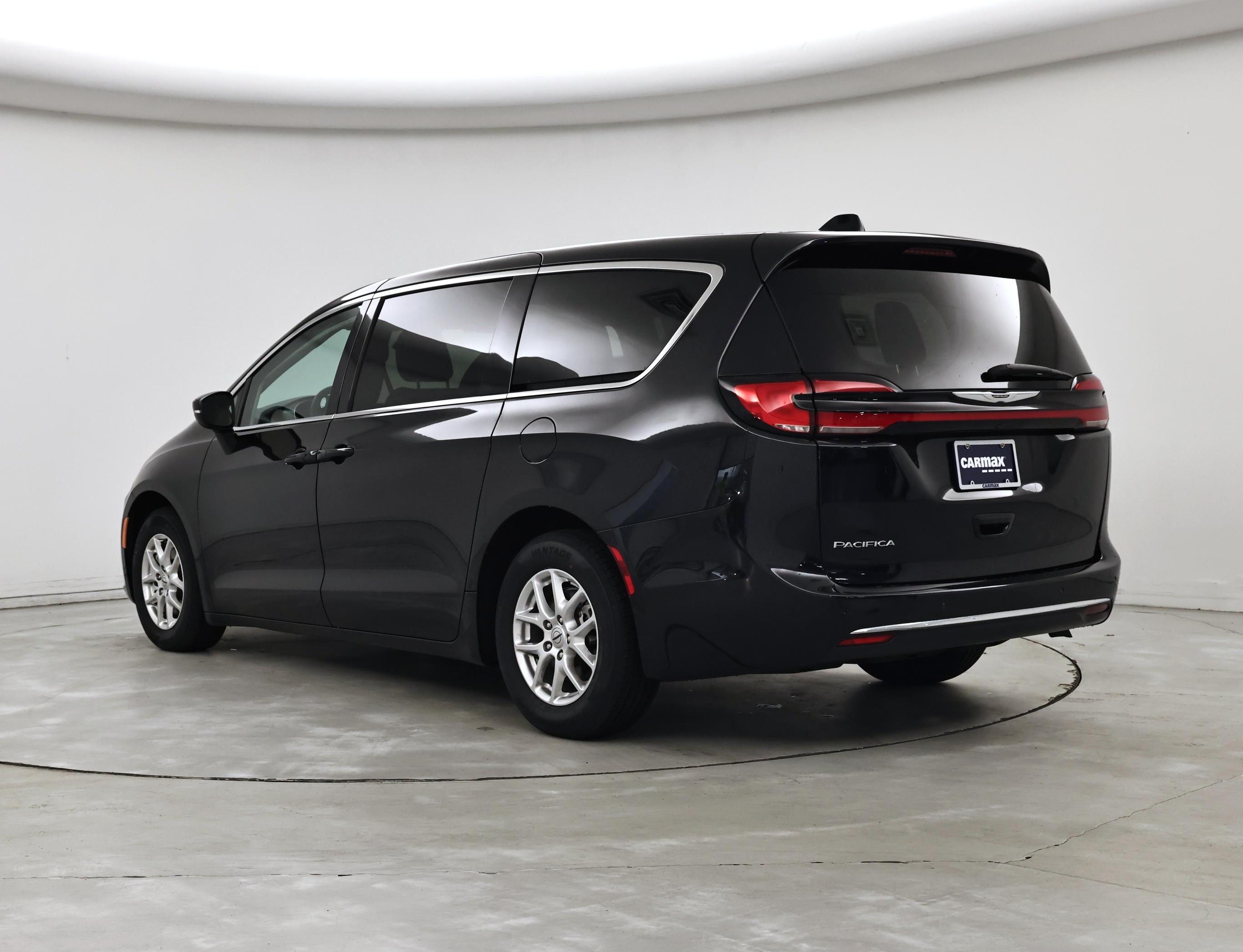 Thumbnail: 2023 Chrysler Pacifica - 2