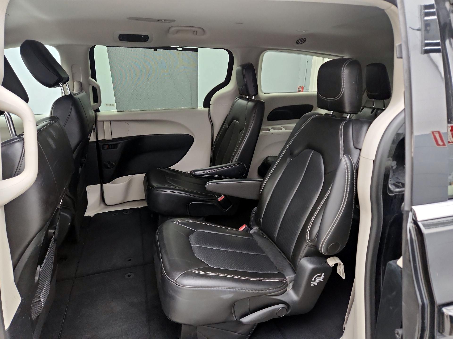 Thumbnail: 2023 Chrysler Pacifica - 19