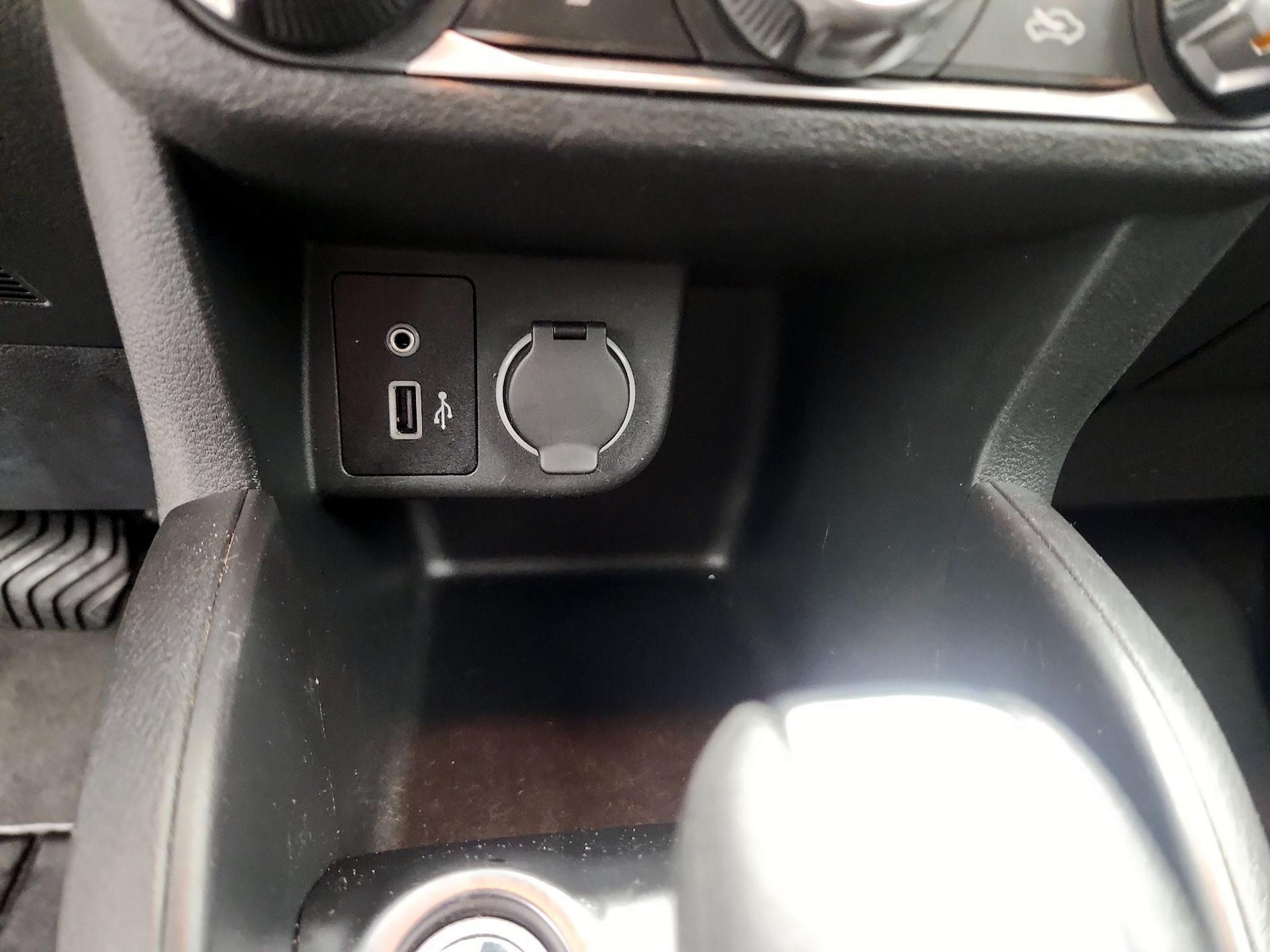 2025 Nissan KICKS PLAY Base - Photo 19