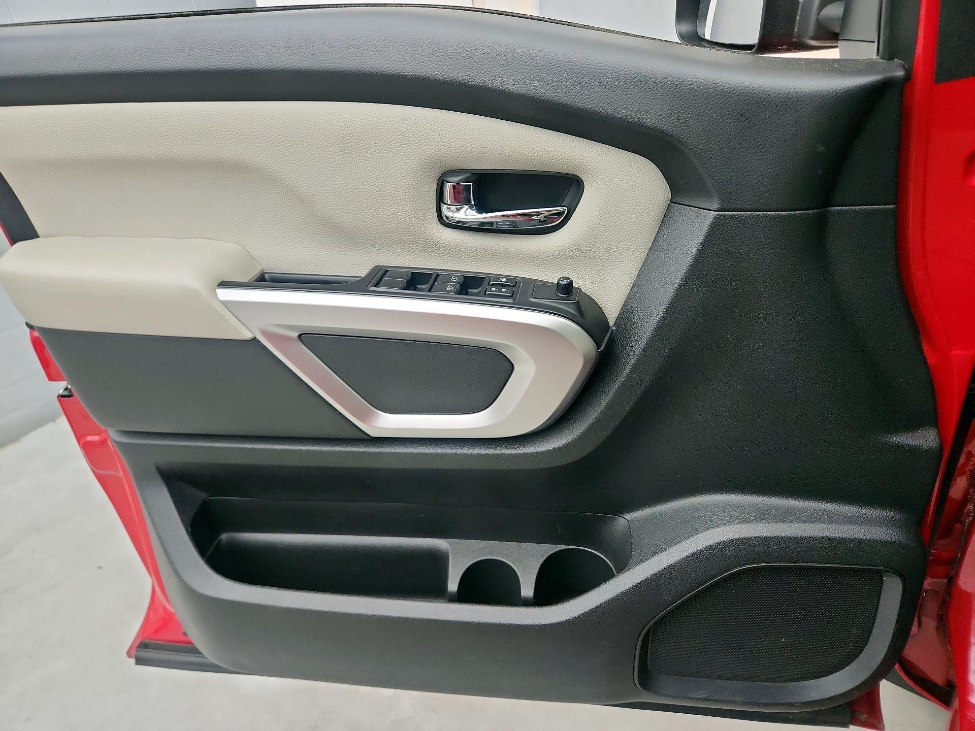 Thumbnail: 2020 Nissan Titan - 12