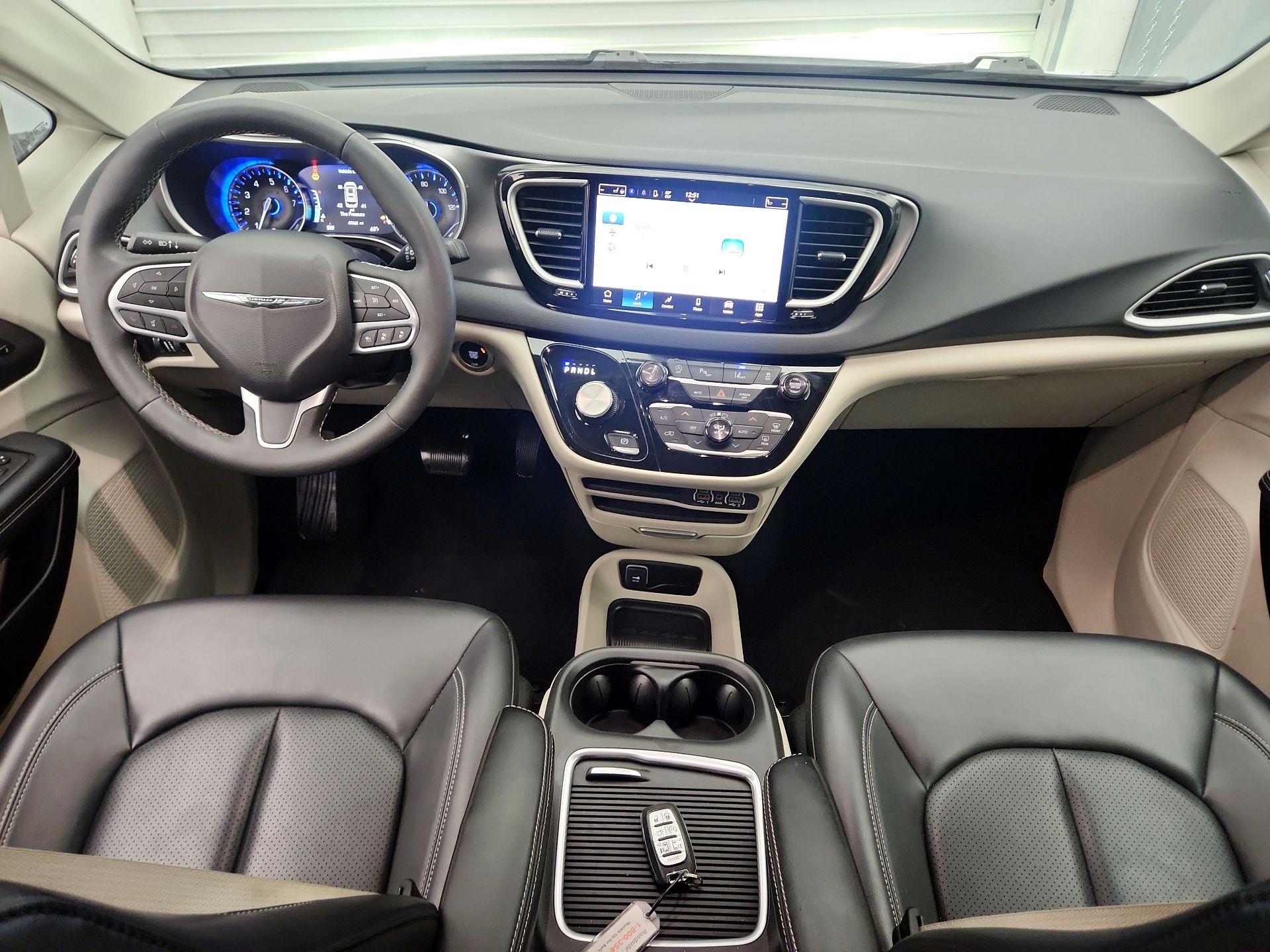 Thumbnail: 2023 Chrysler Pacifica - 9