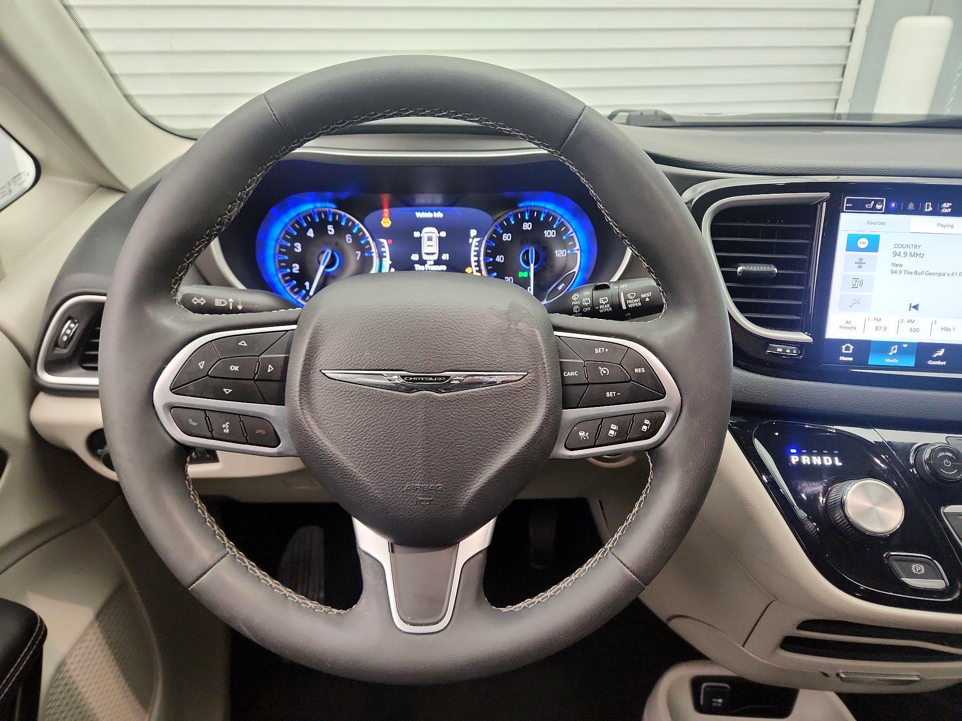 Thumbnail: 2023 Chrysler Pacifica - 10