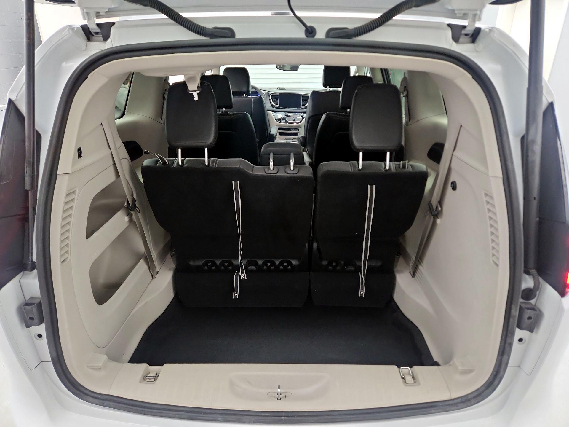 Thumbnail: 2023 Chrysler Pacifica - 20