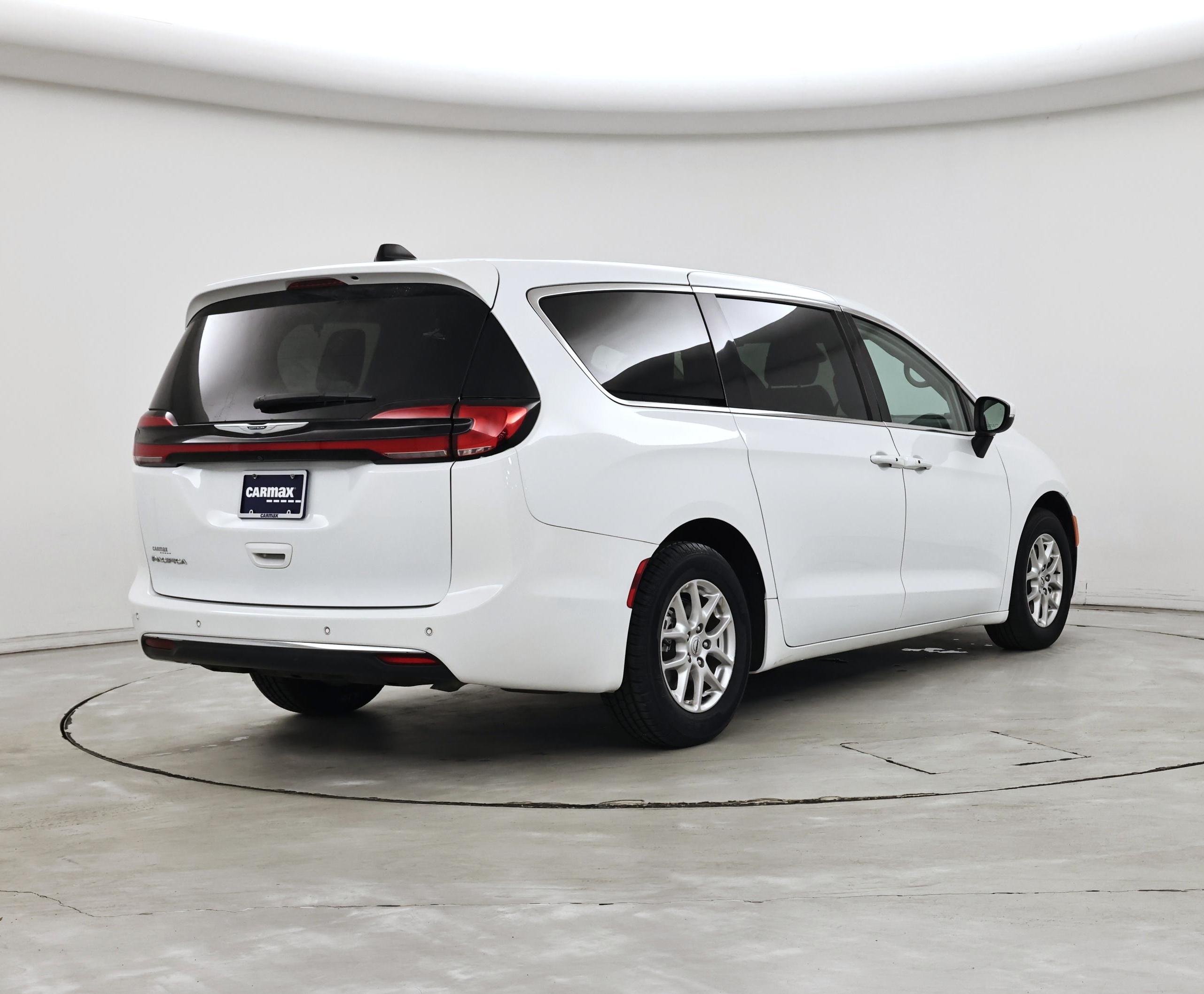 Thumbnail: 2023 Chrysler Pacifica - 8