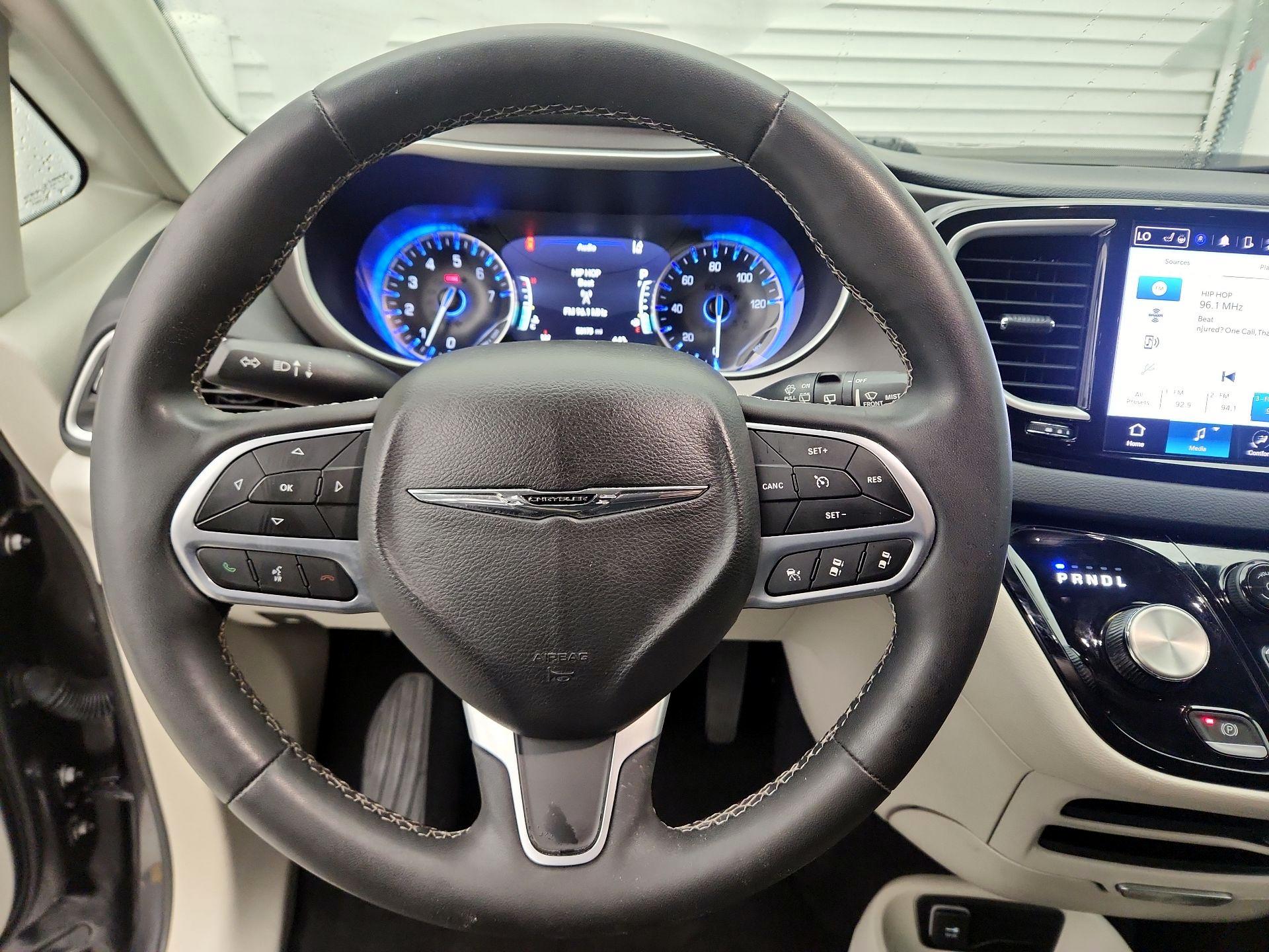 Thumbnail: 2023 Chrysler Pacifica - 10