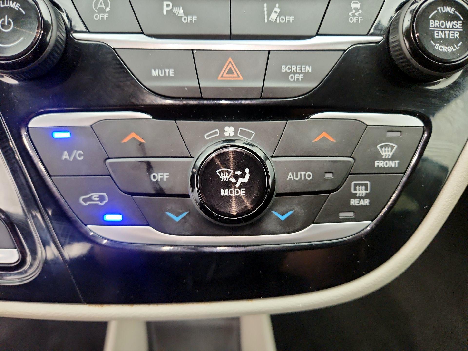 Thumbnail: 2023 Chrysler Pacifica - 16