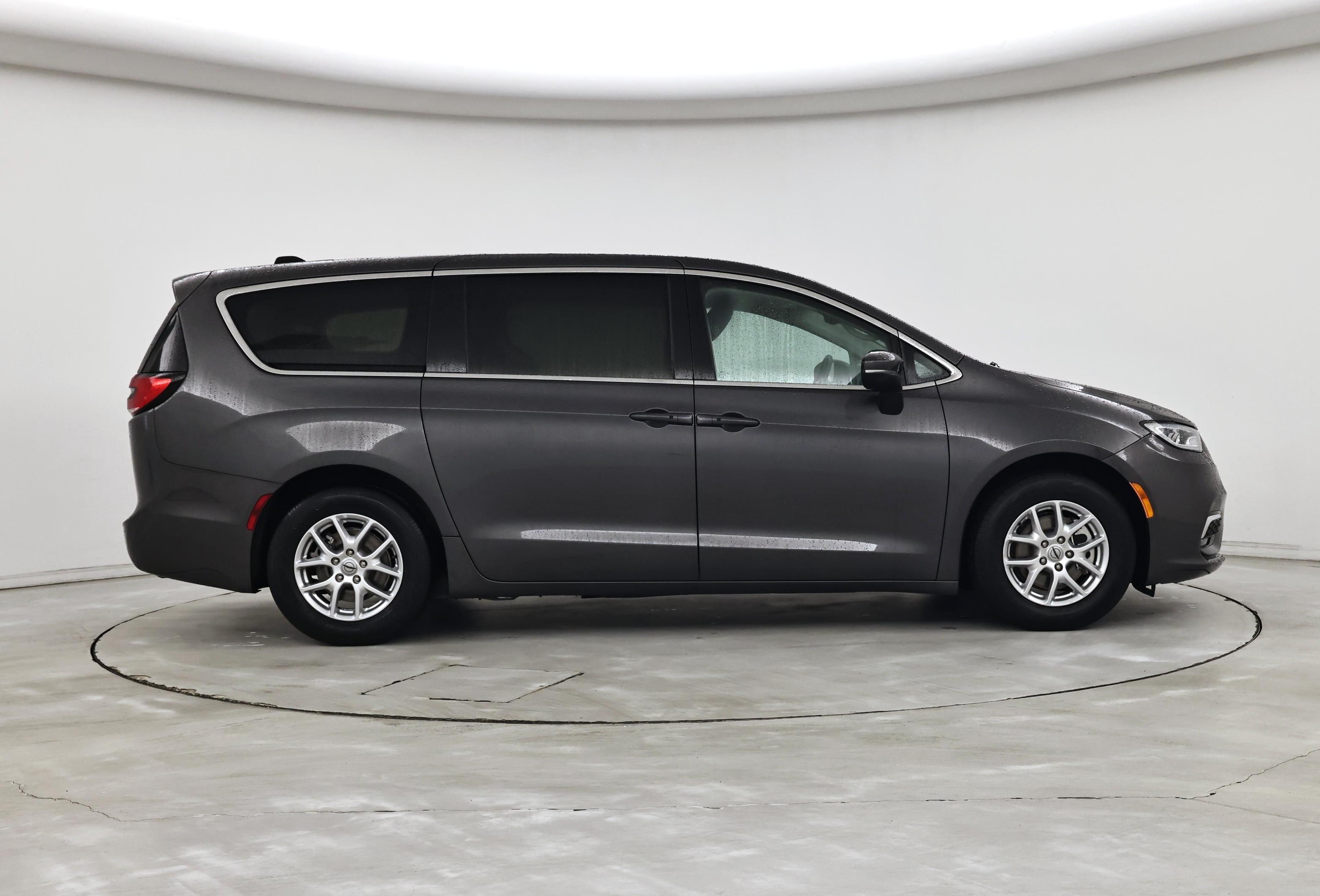 Thumbnail: 2023 Chrysler Pacifica - 7