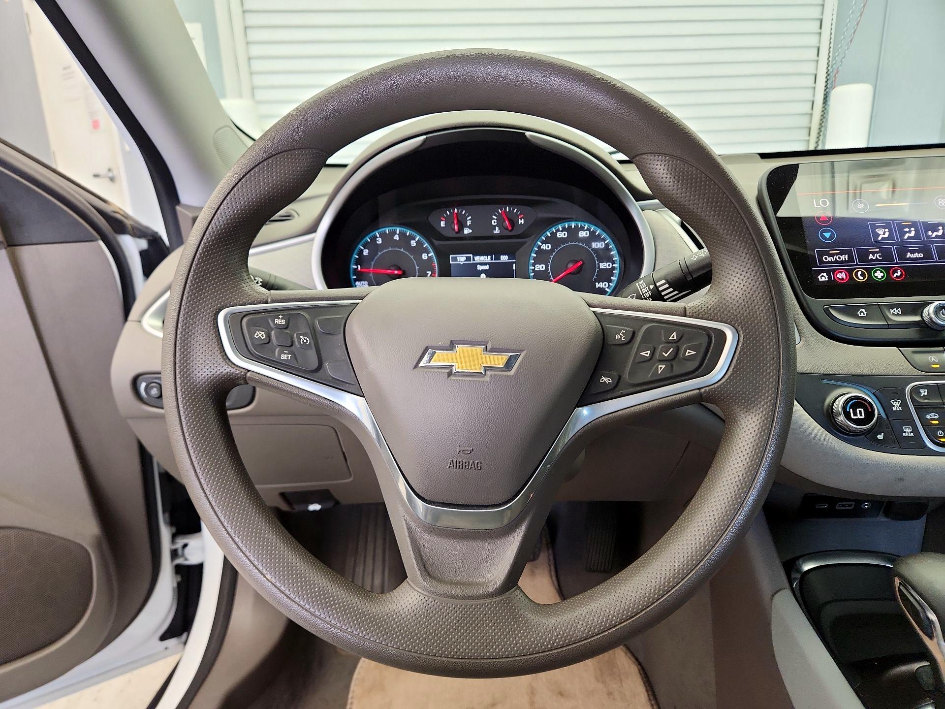Thumbnail: 2022 Chevrolet Malibu - 10