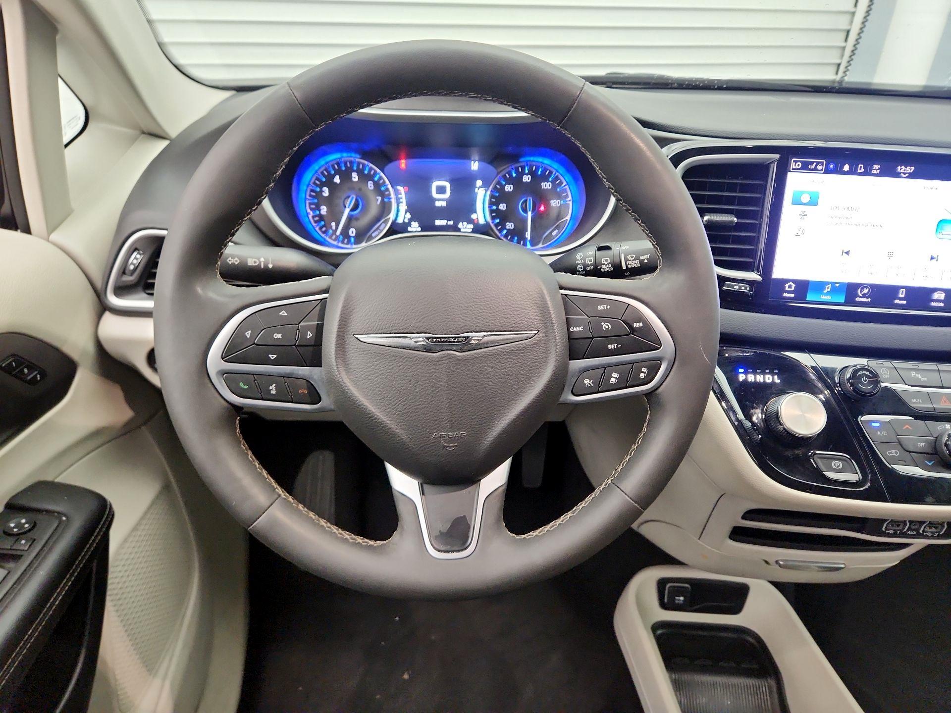 Thumbnail: 2024 Chrysler Pacifica - 10