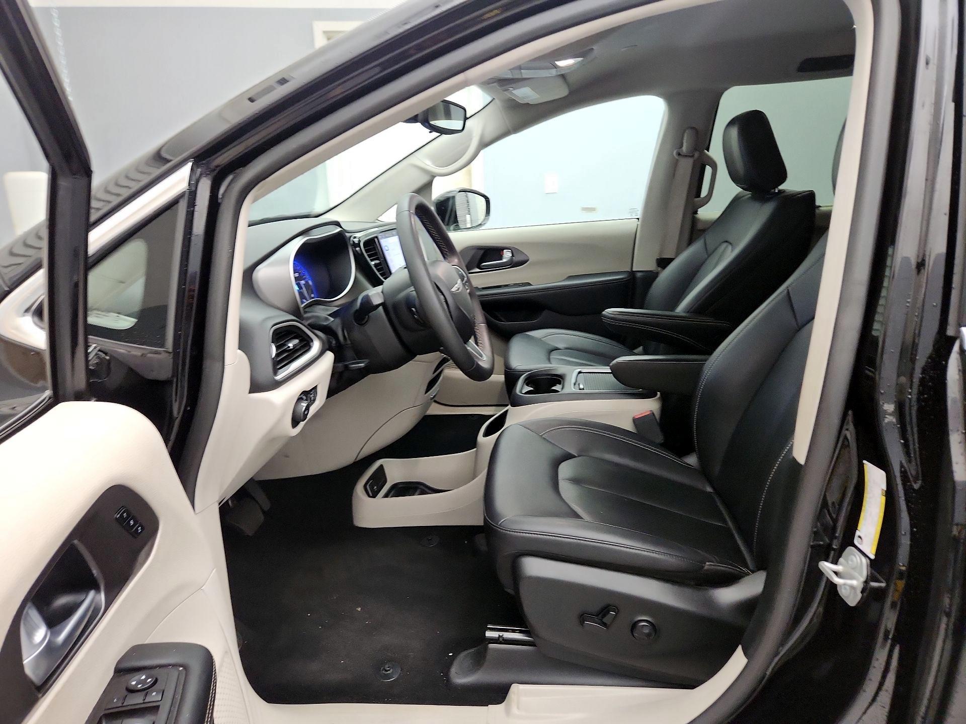 Thumbnail: 2024 Chrysler Pacifica - 11