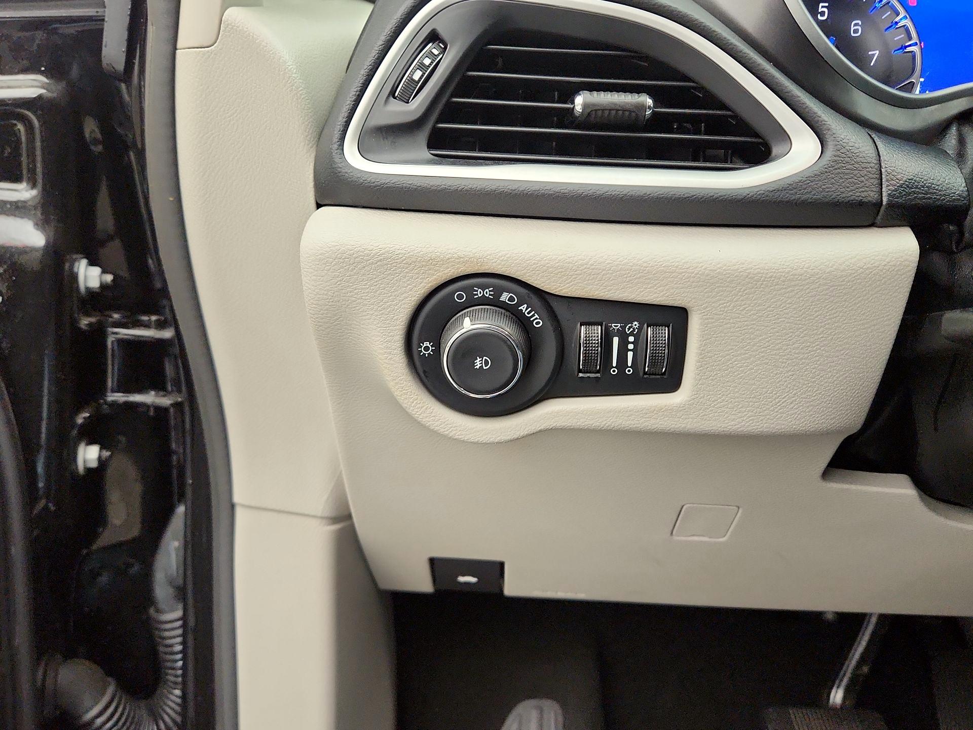 Thumbnail: 2024 Chrysler Pacifica - 13