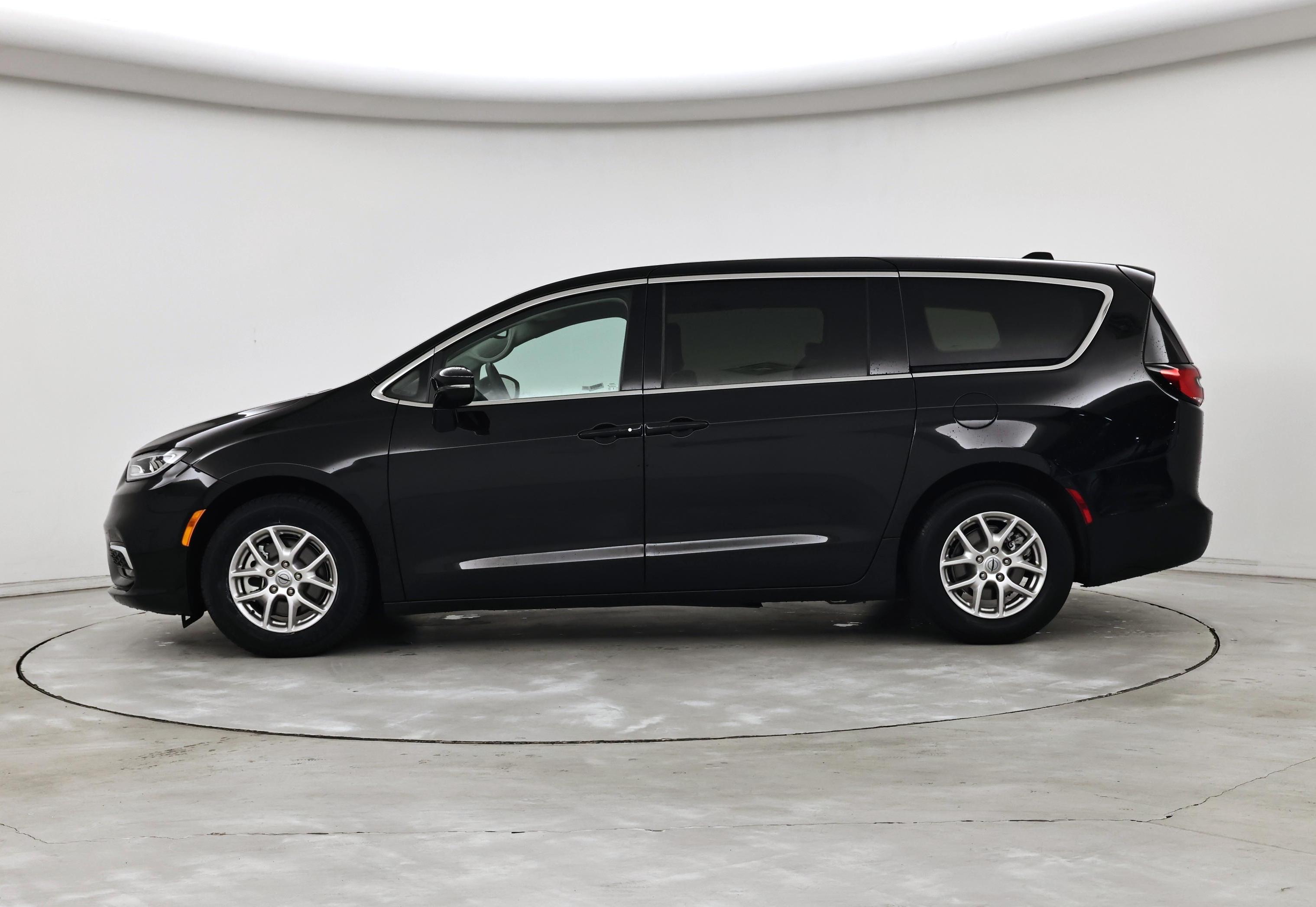 Thumbnail: 2024 Chrysler Pacifica - 3