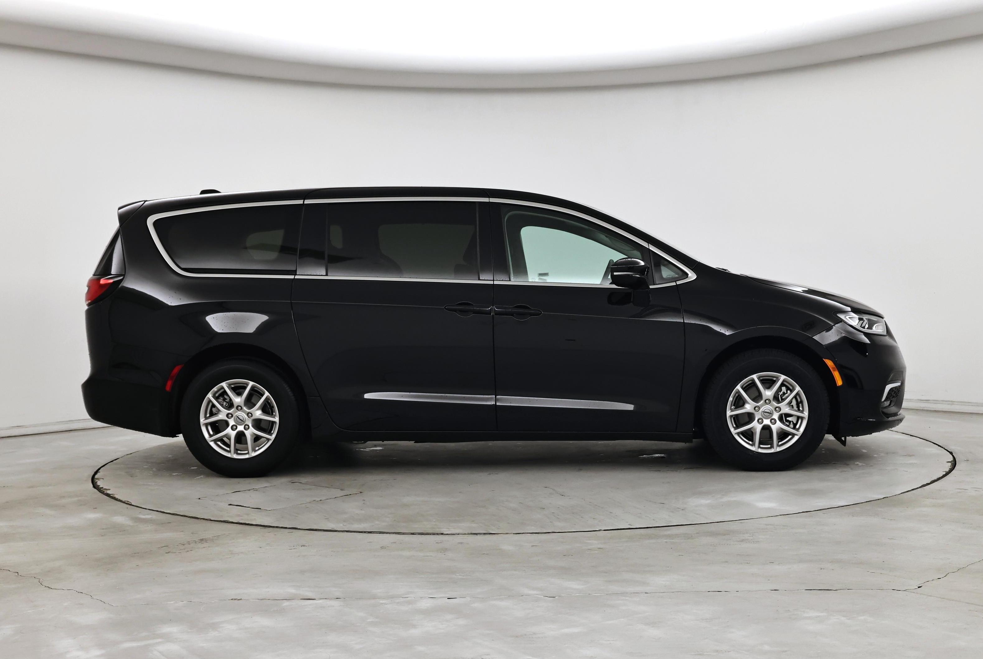 Thumbnail: 2024 Chrysler Pacifica - 7