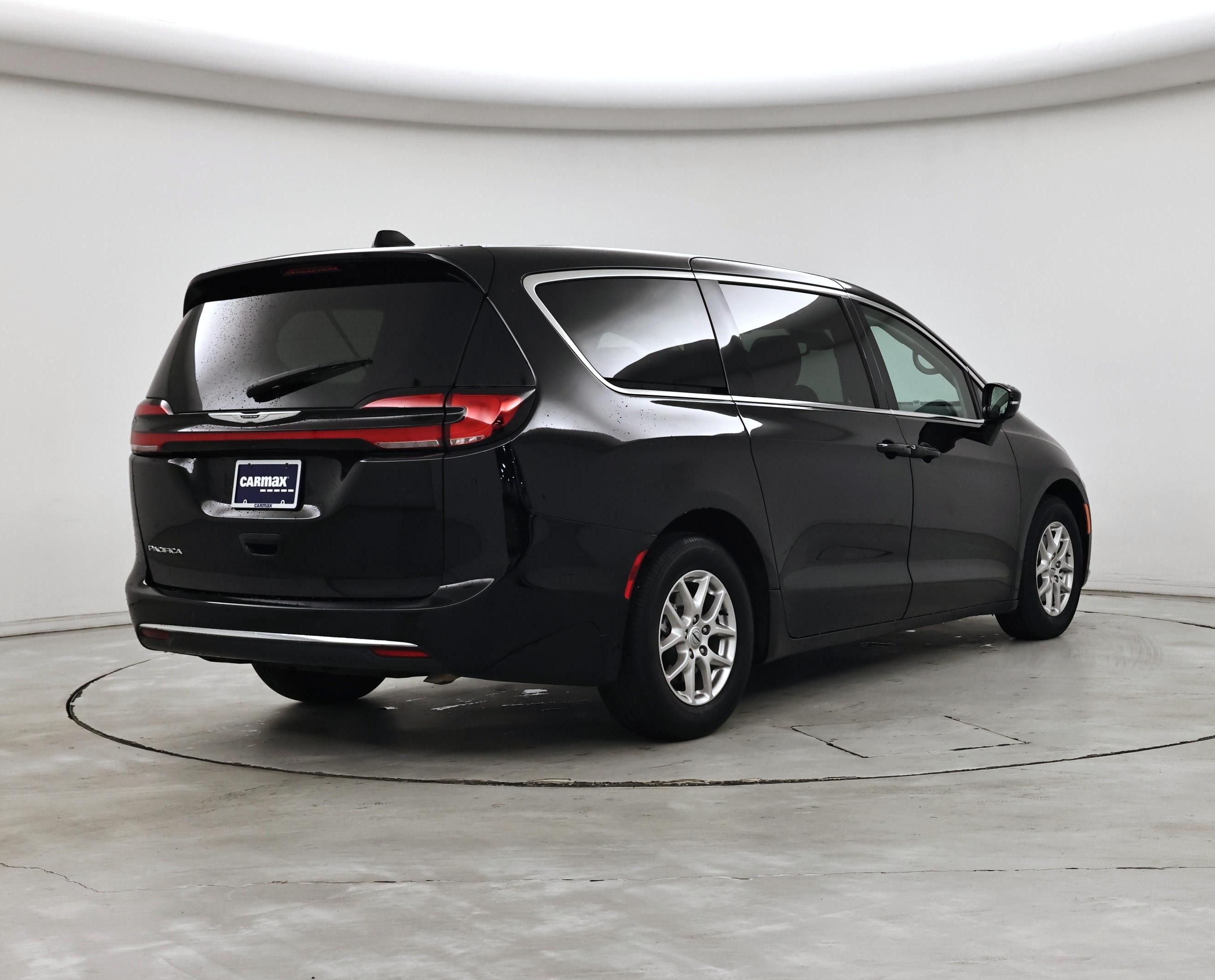 Thumbnail: 2024 Chrysler Pacifica - 8
