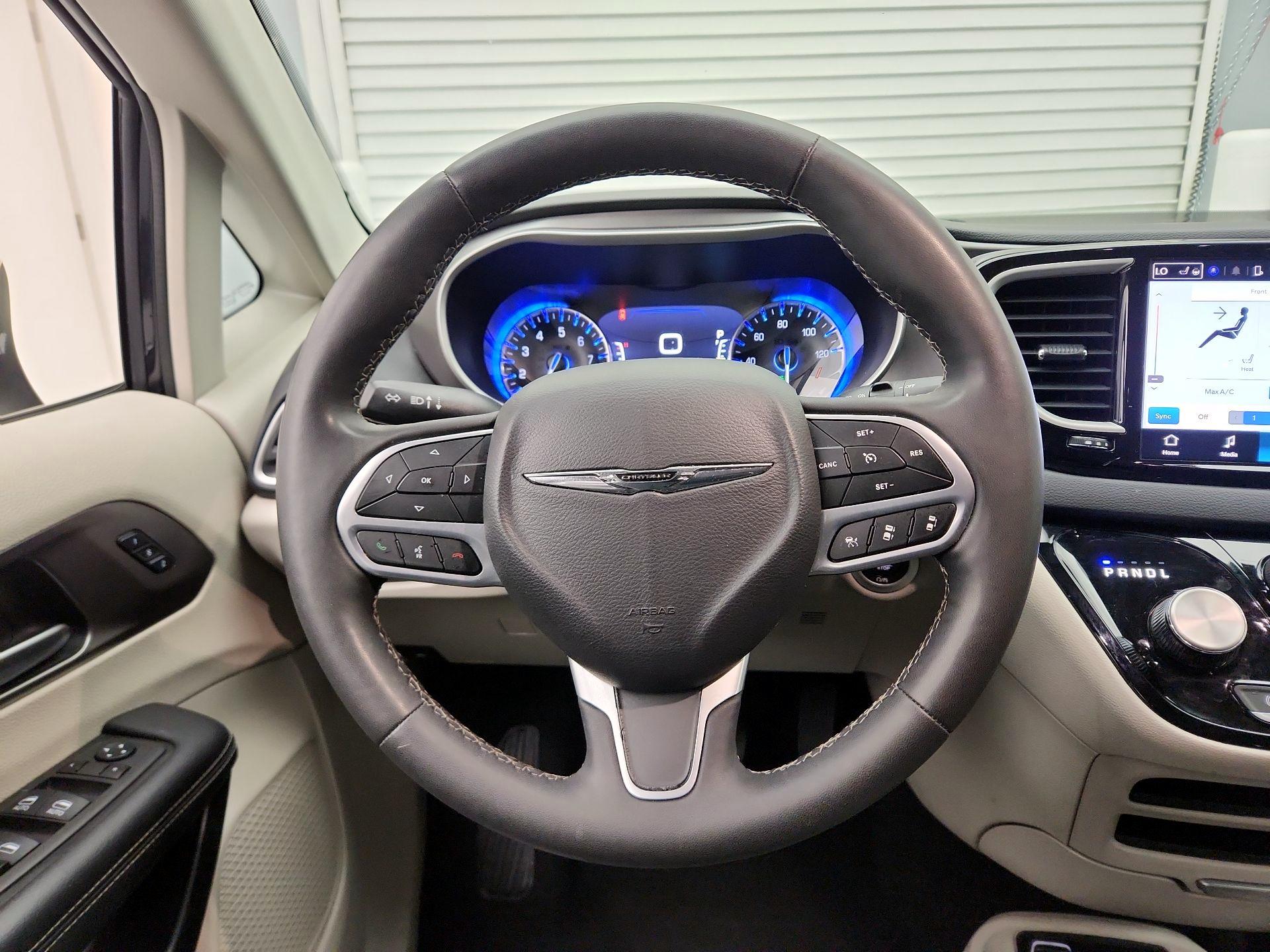 Thumbnail: 2023 Chrysler Pacifica - 10