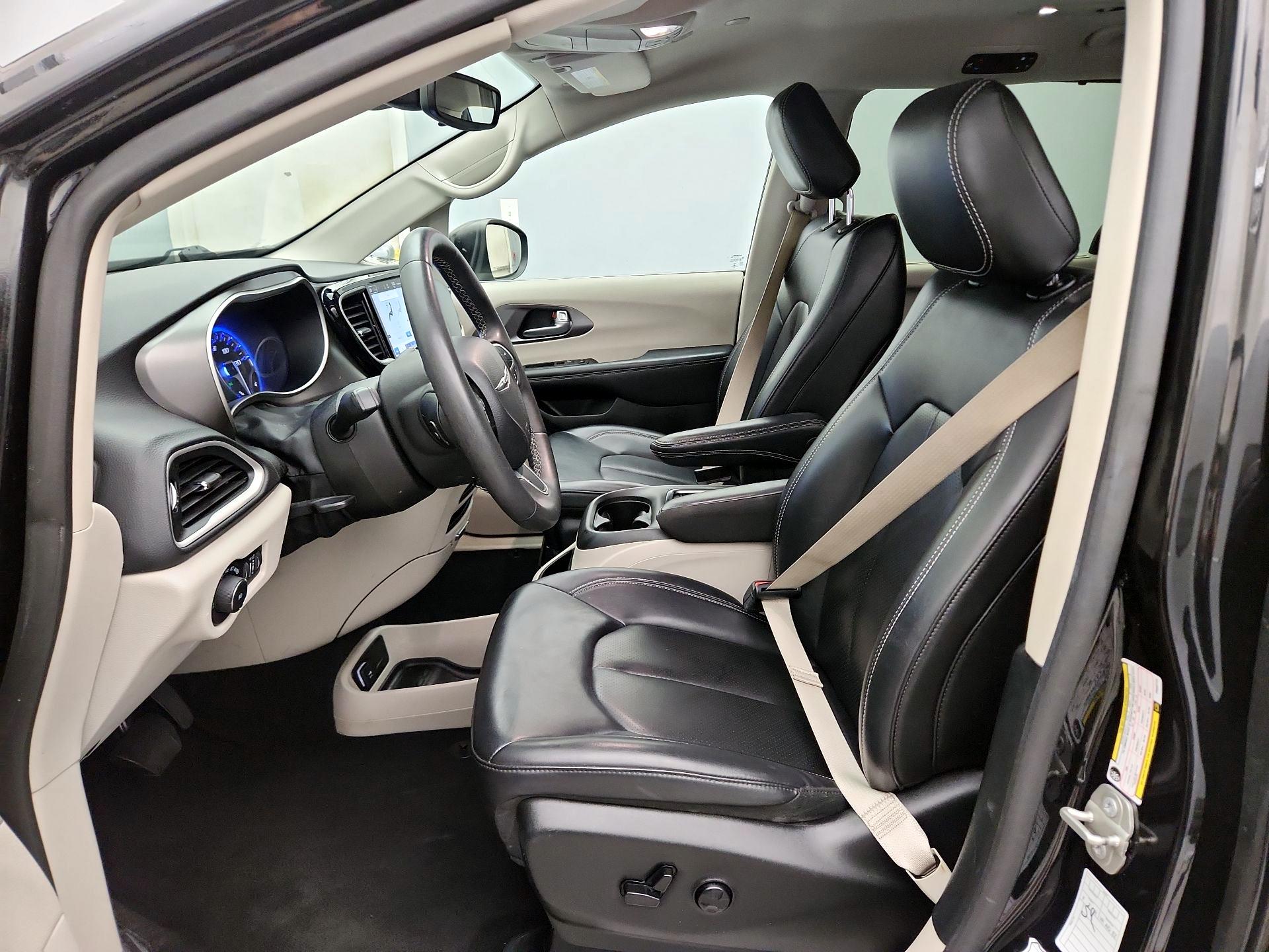 Thumbnail: 2023 Chrysler Pacifica - 11