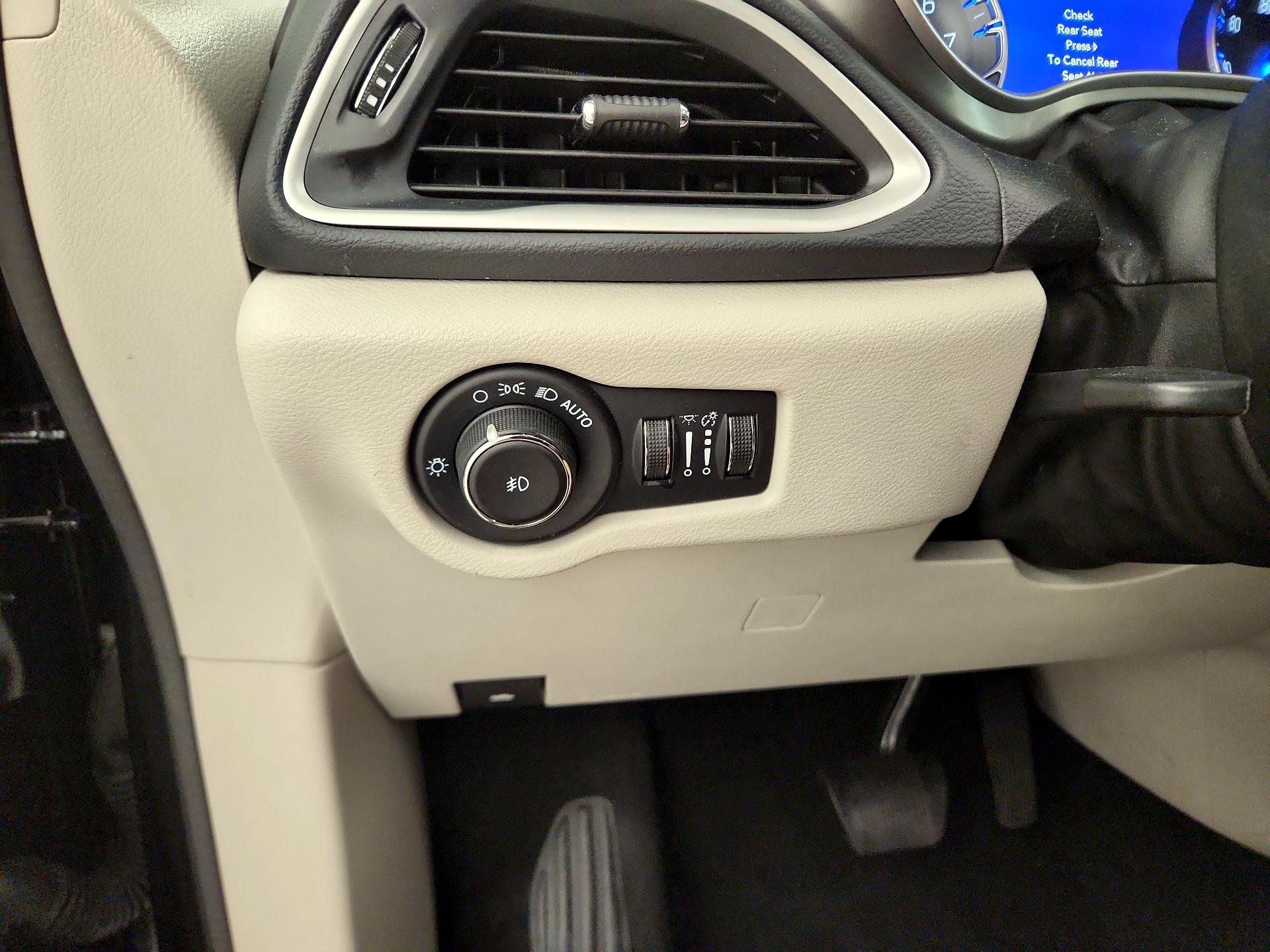 Thumbnail: 2023 Chrysler Pacifica - 13