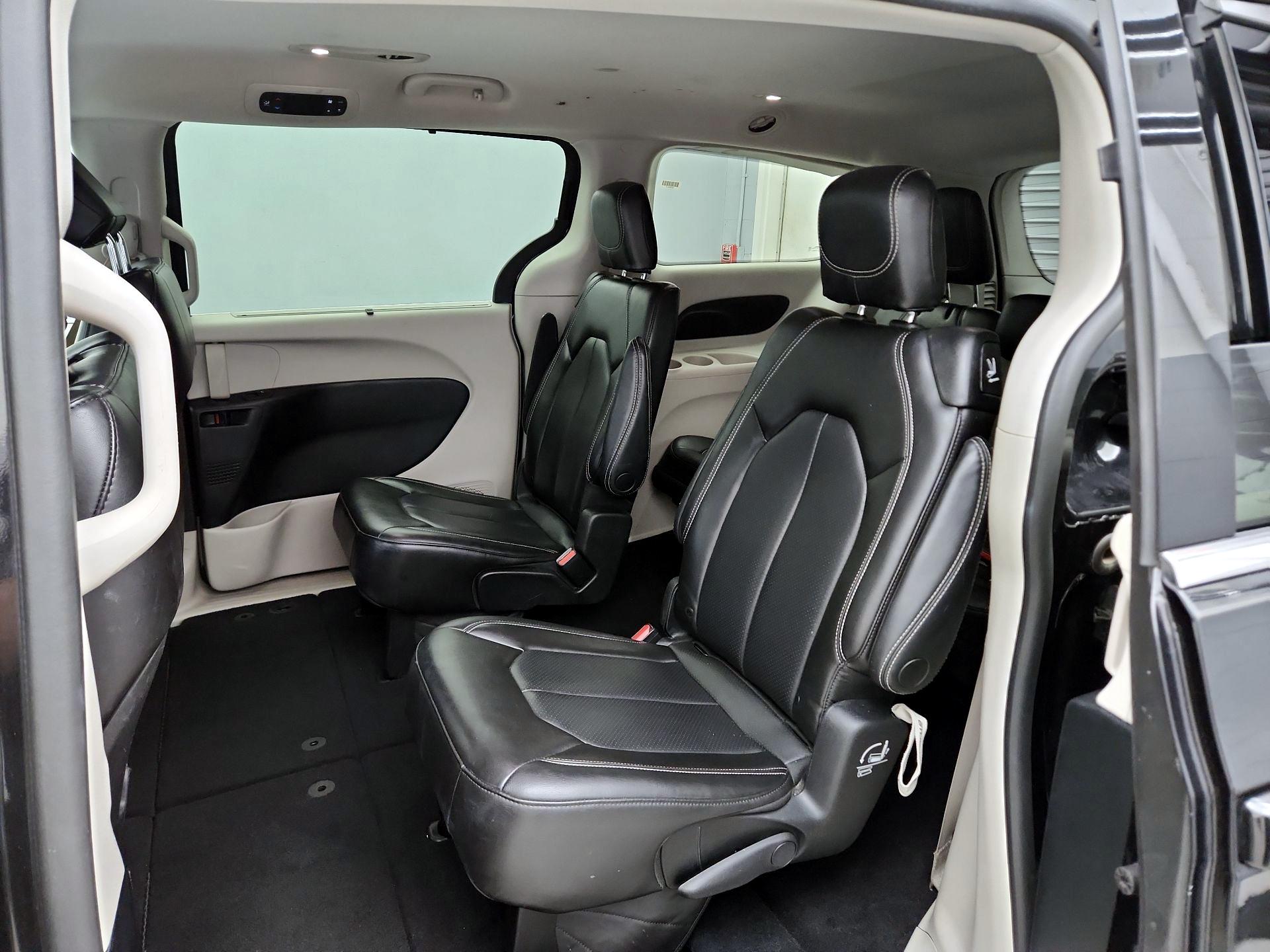 Thumbnail: 2023 Chrysler Pacifica - 19