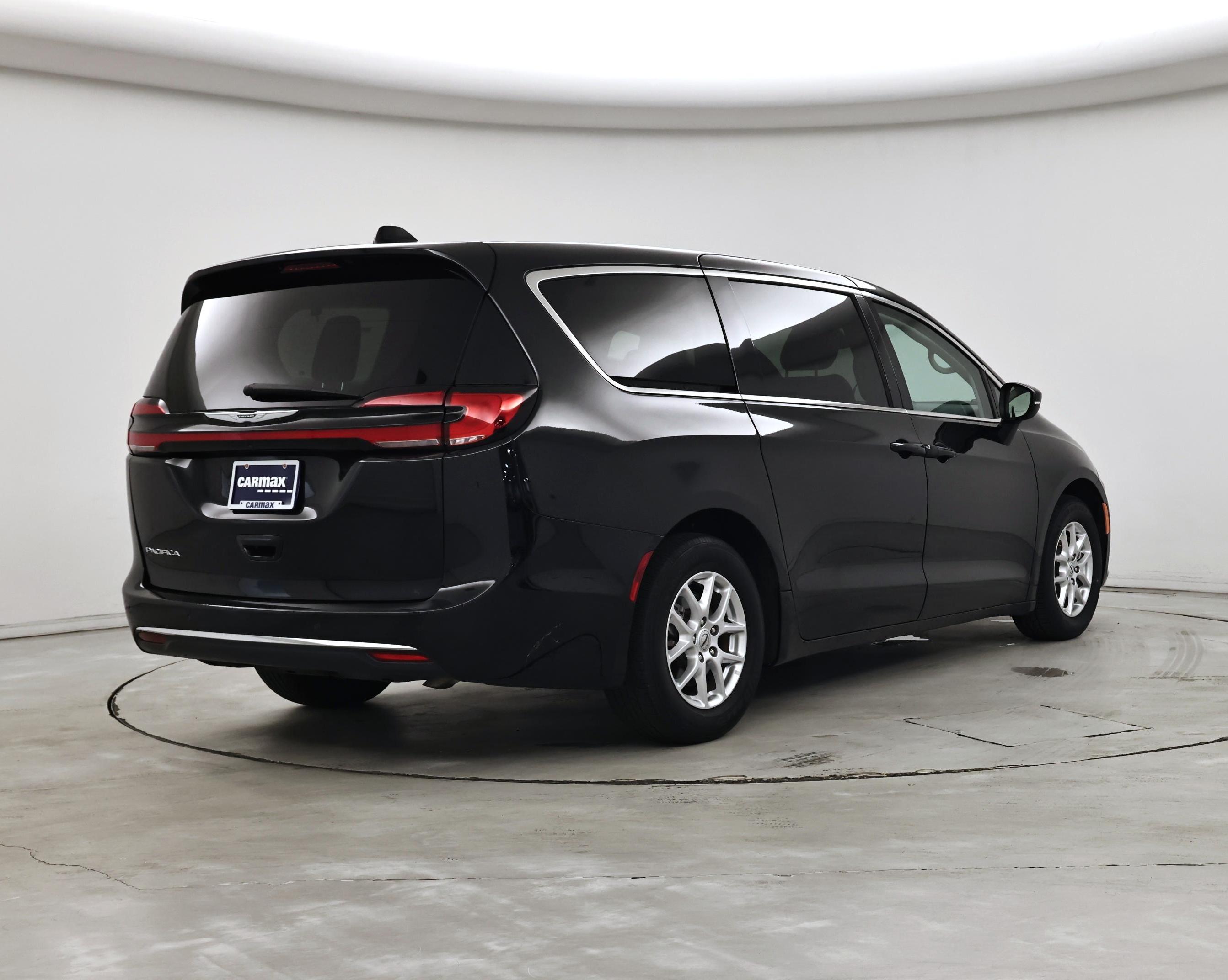 Thumbnail: 2023 Chrysler Pacifica - 8