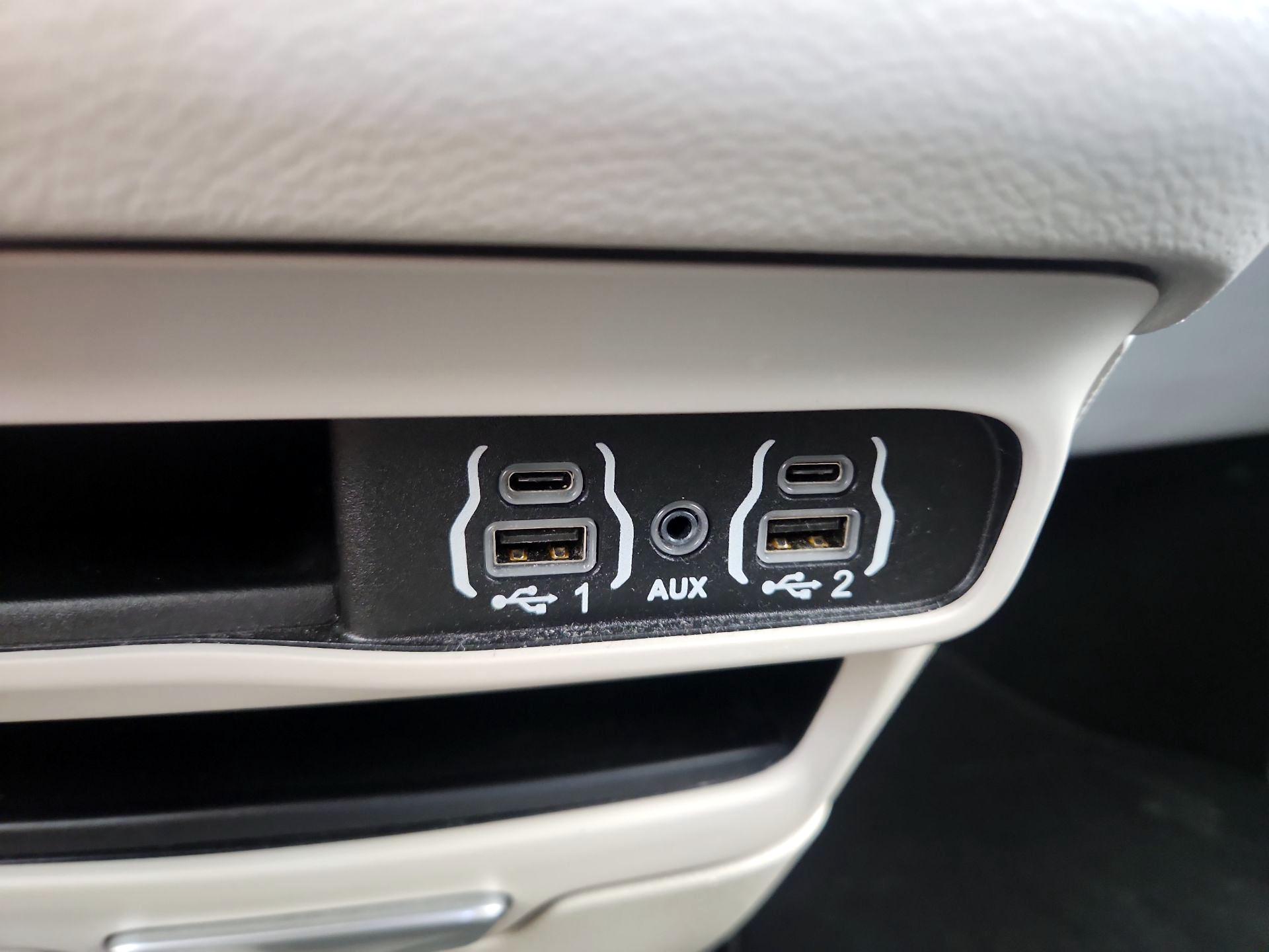 Thumbnail: 2024 Chrysler Pacifica - 18