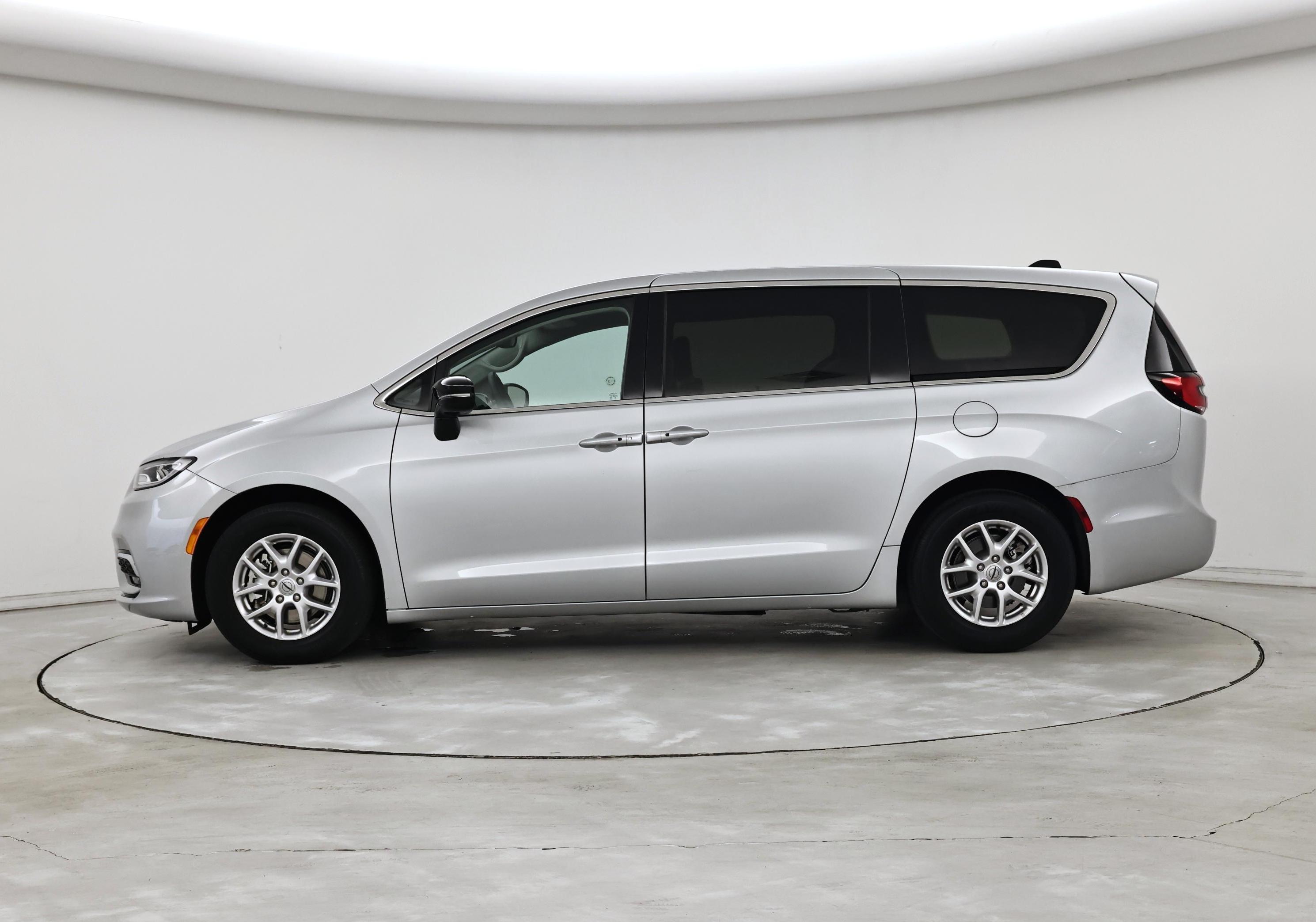 Thumbnail: 2024 Chrysler Pacifica - 3