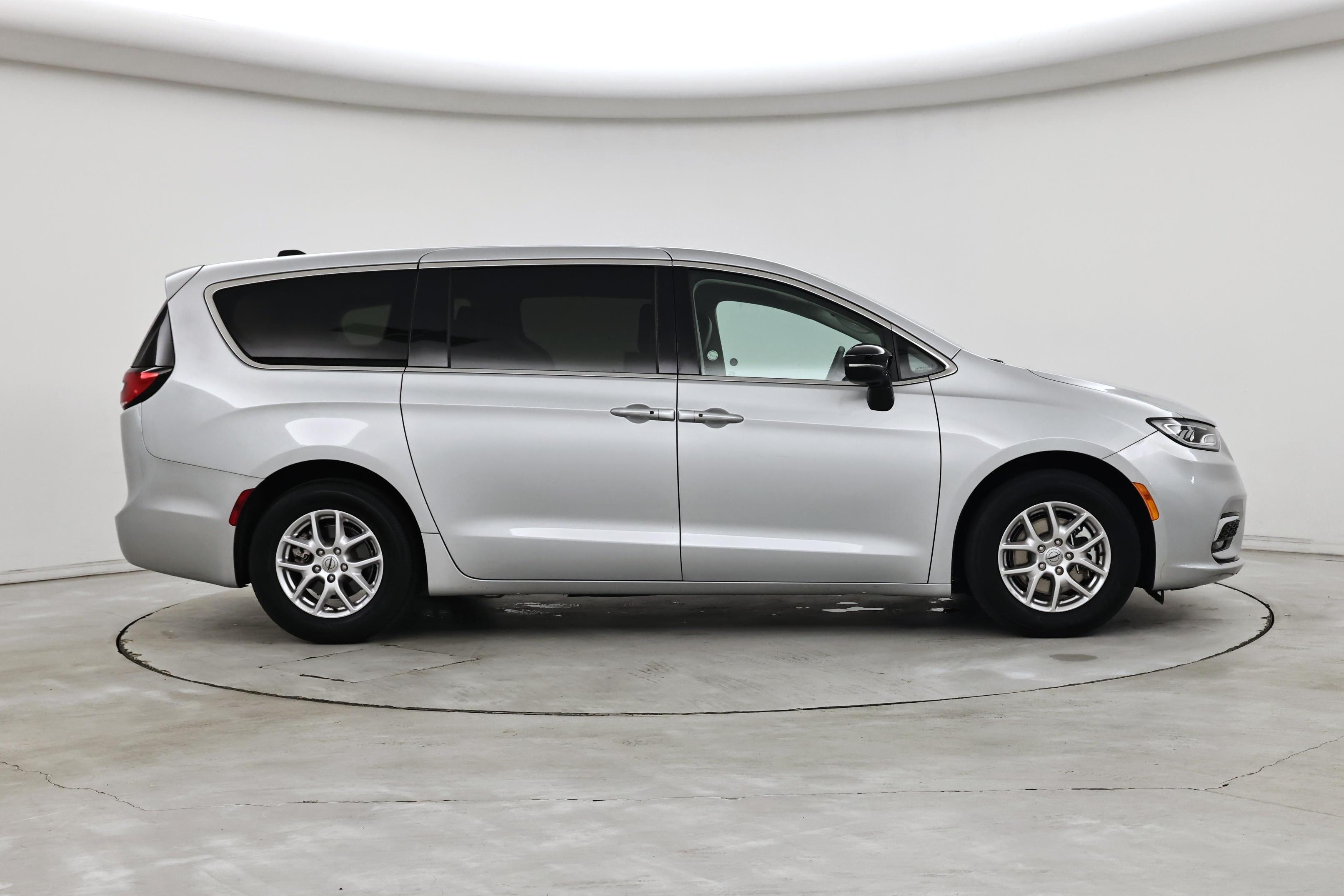 Thumbnail: 2024 Chrysler Pacifica - 7