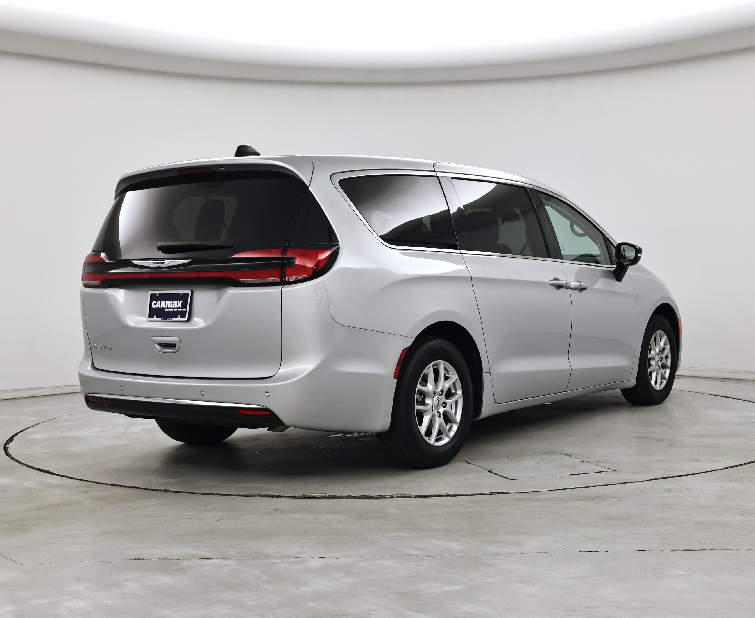 Thumbnail: 2024 Chrysler Pacifica - 8