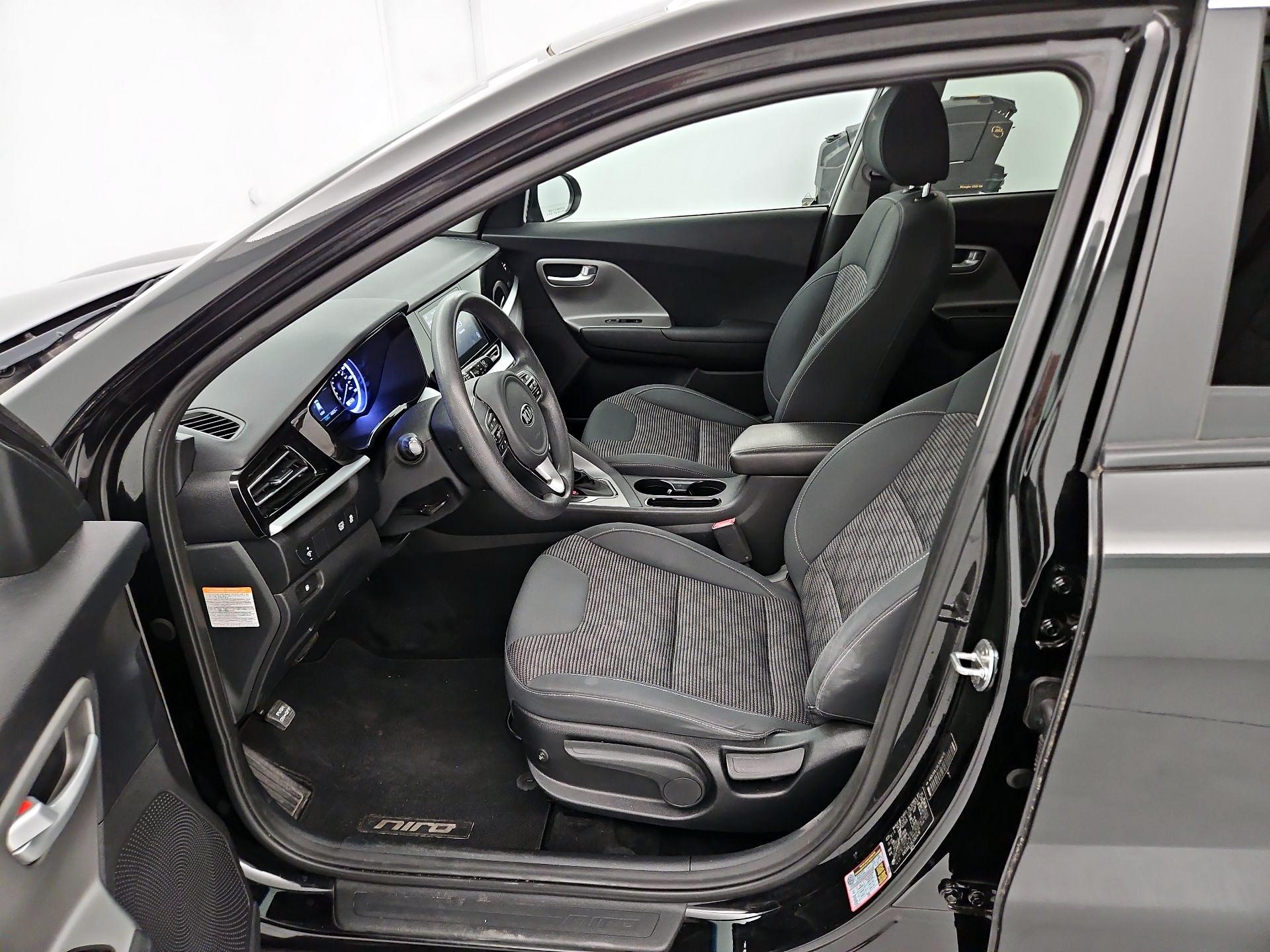 Thumbnail: 2020 Kia Niro - 11