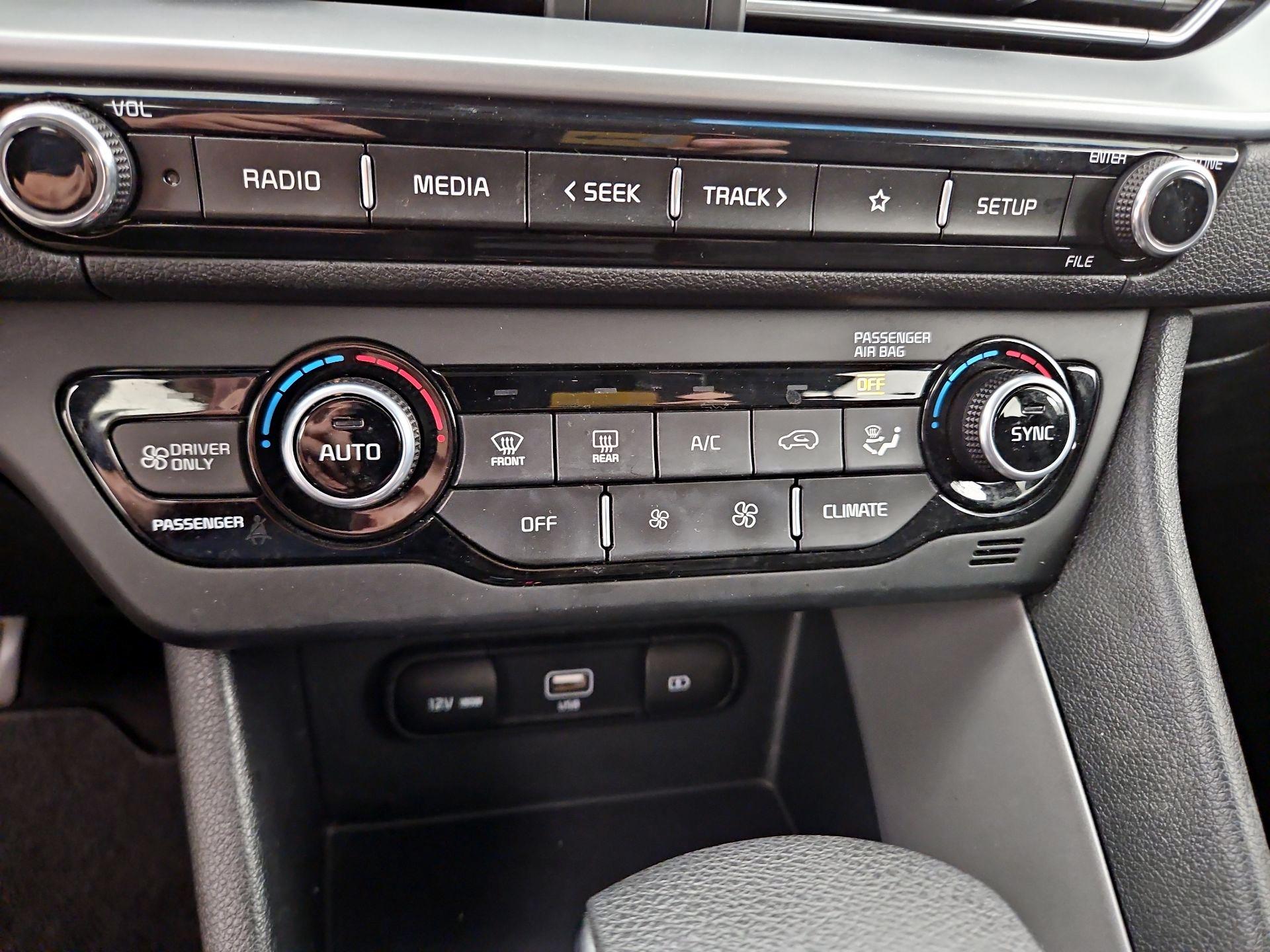 Thumbnail: 2020 Kia Niro - 16