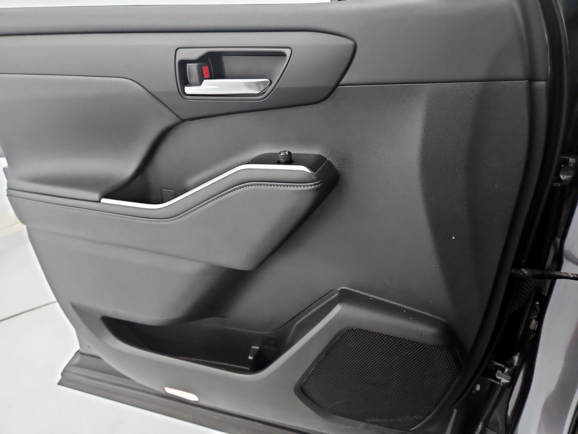 Thumbnail: 2024 Toyota Highlander - 12