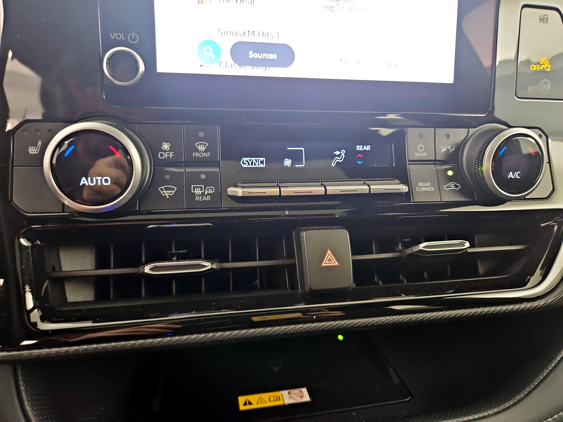 Thumbnail: 2024 Toyota Highlander - 16