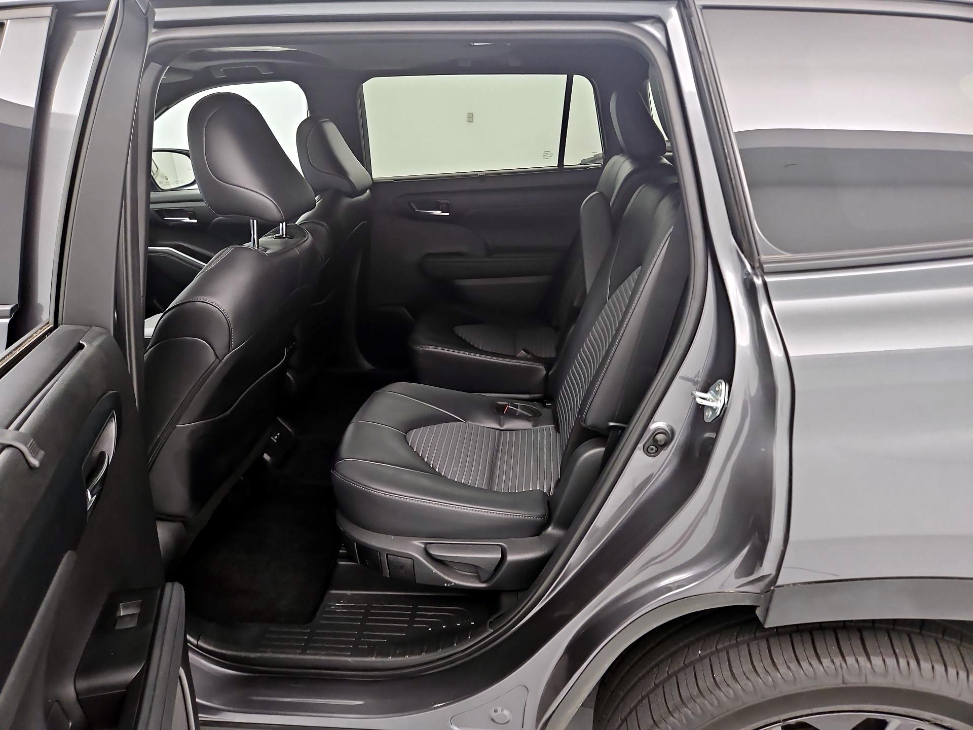 Thumbnail: 2024 Toyota Highlander - 20