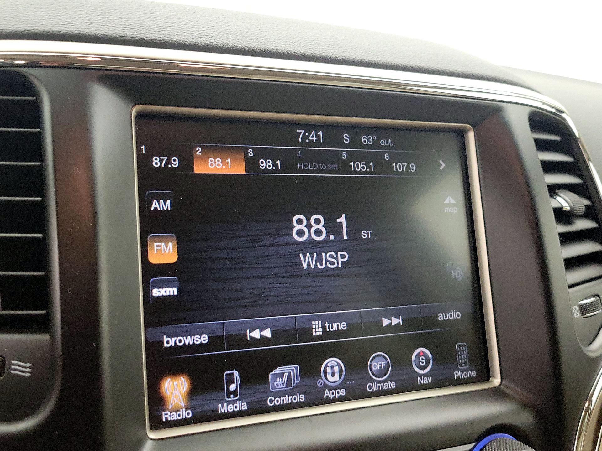 Thumbnail: 2015 Jeep Grand Cherokee - 16