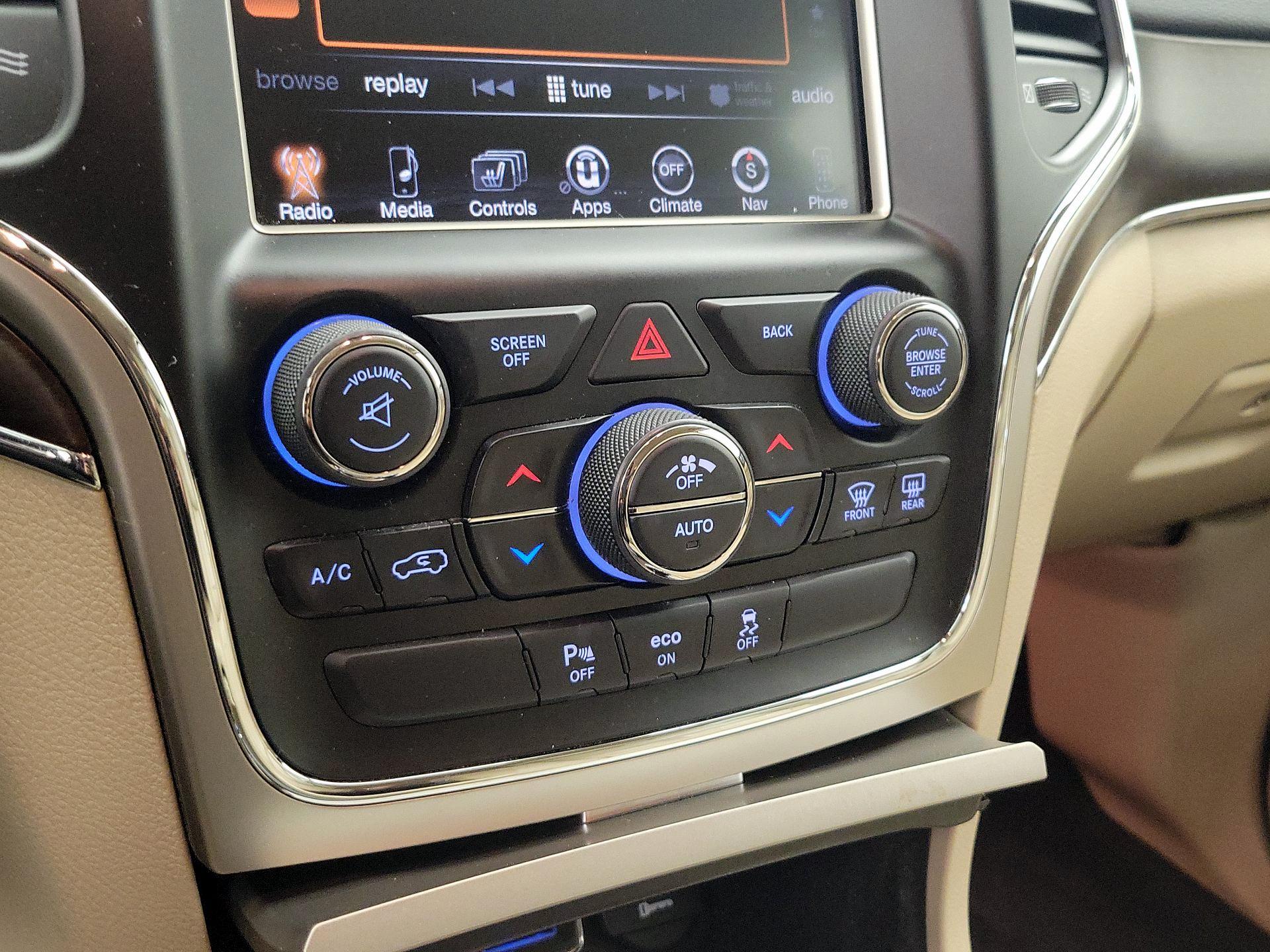 Thumbnail: 2015 Jeep Grand Cherokee - 17