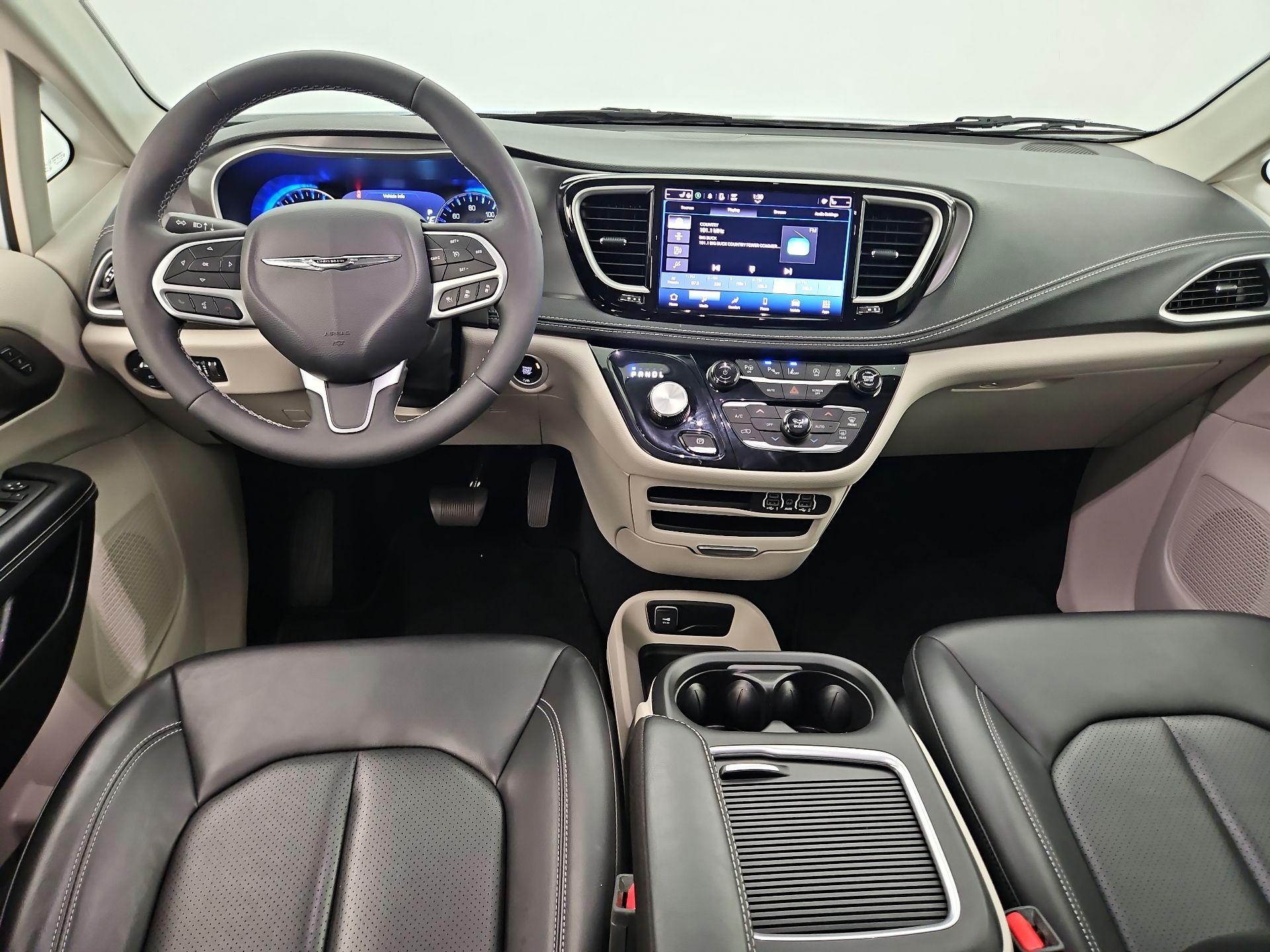 Thumbnail: 2023 Chrysler Pacifica - 9