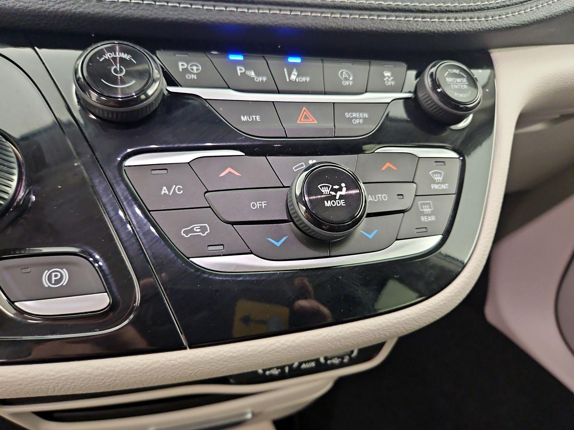 Thumbnail: 2023 Chrysler Pacifica - 16