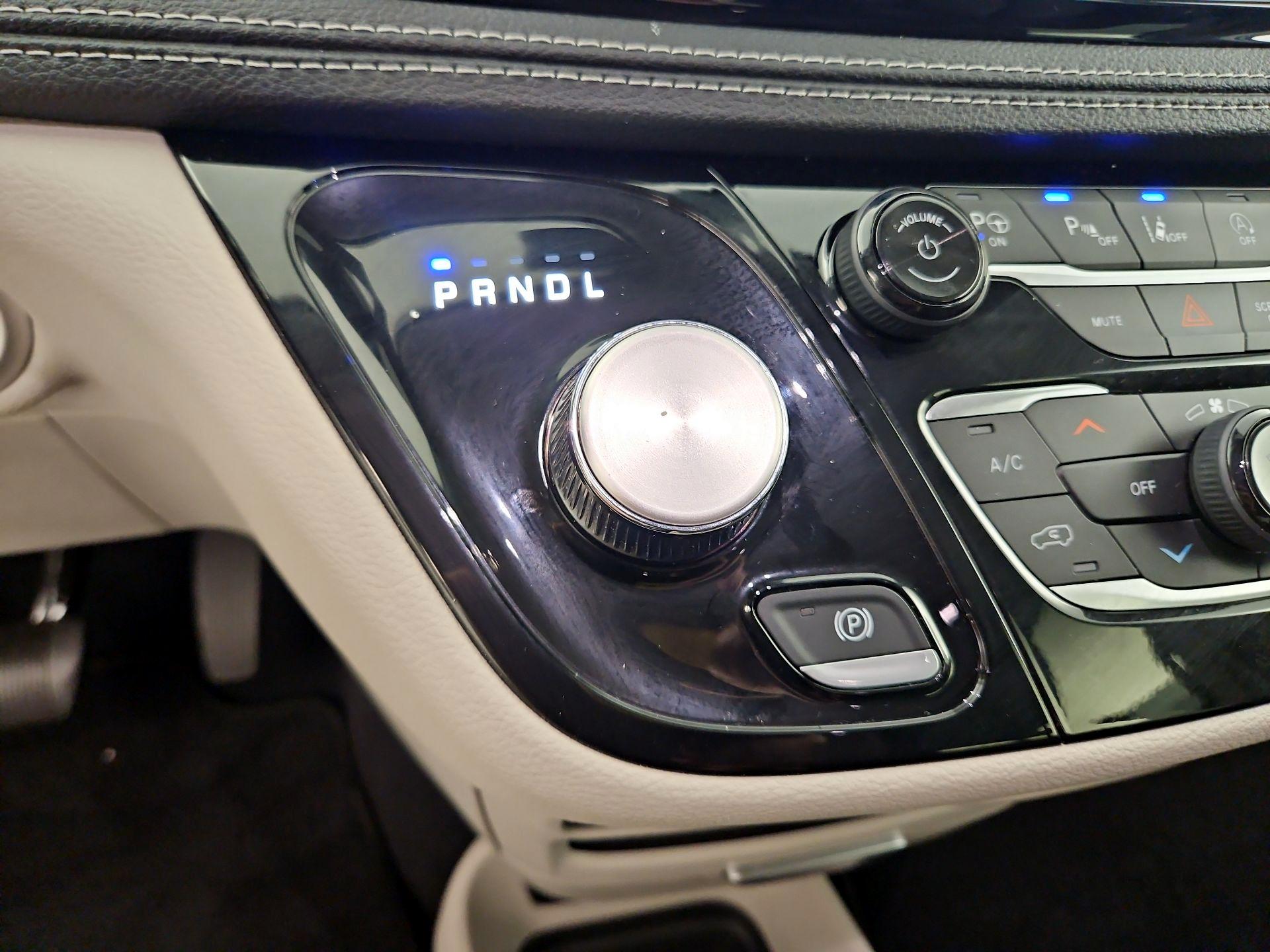 Thumbnail: 2023 Chrysler Pacifica - 17