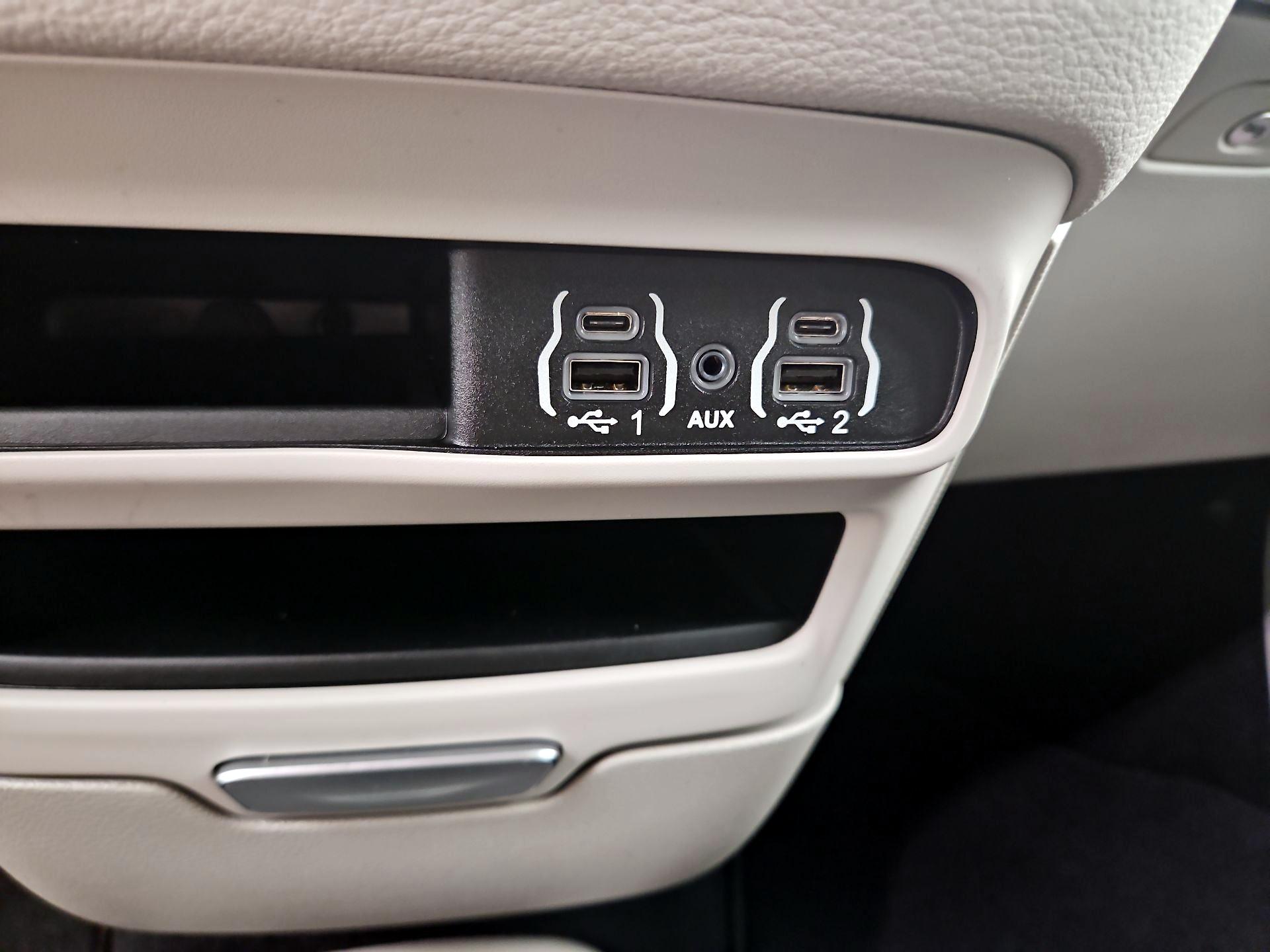 Thumbnail: 2023 Chrysler Pacifica - 18