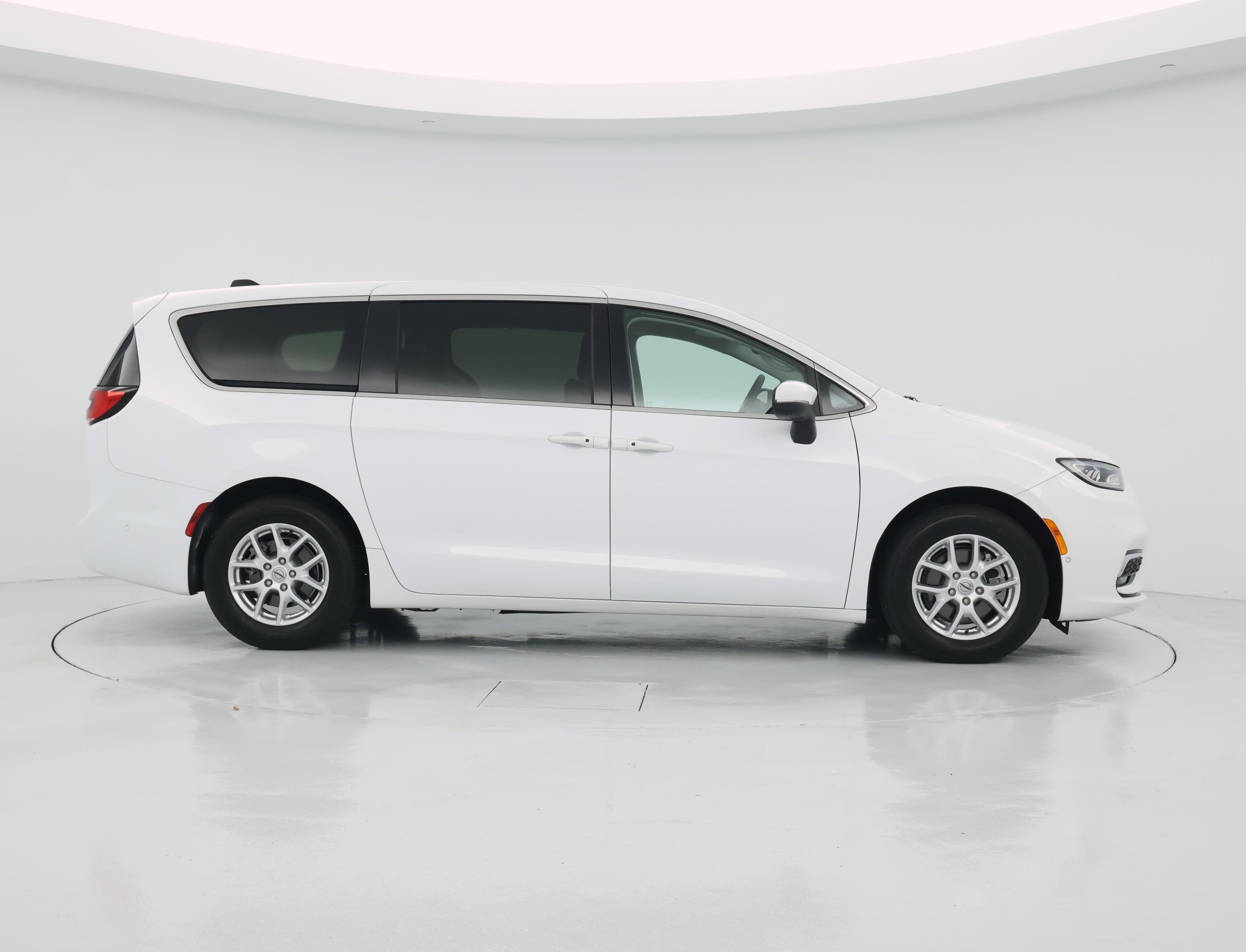 Thumbnail: 2023 Chrysler Pacifica - 7