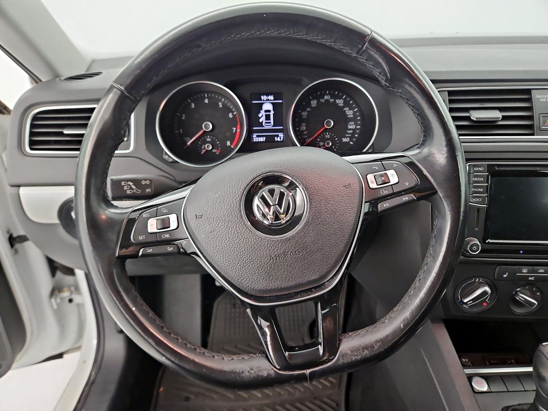 Thumbnail: 2017 Volkswagen Jetta - 10