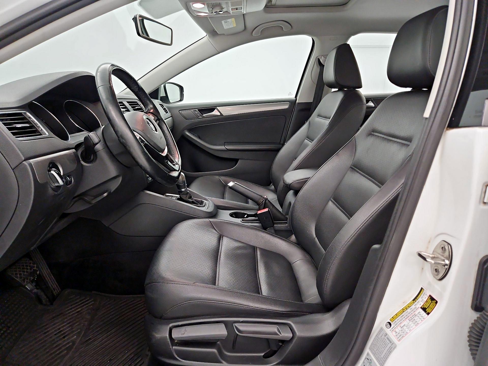 Thumbnail: 2017 Volkswagen Jetta - 11