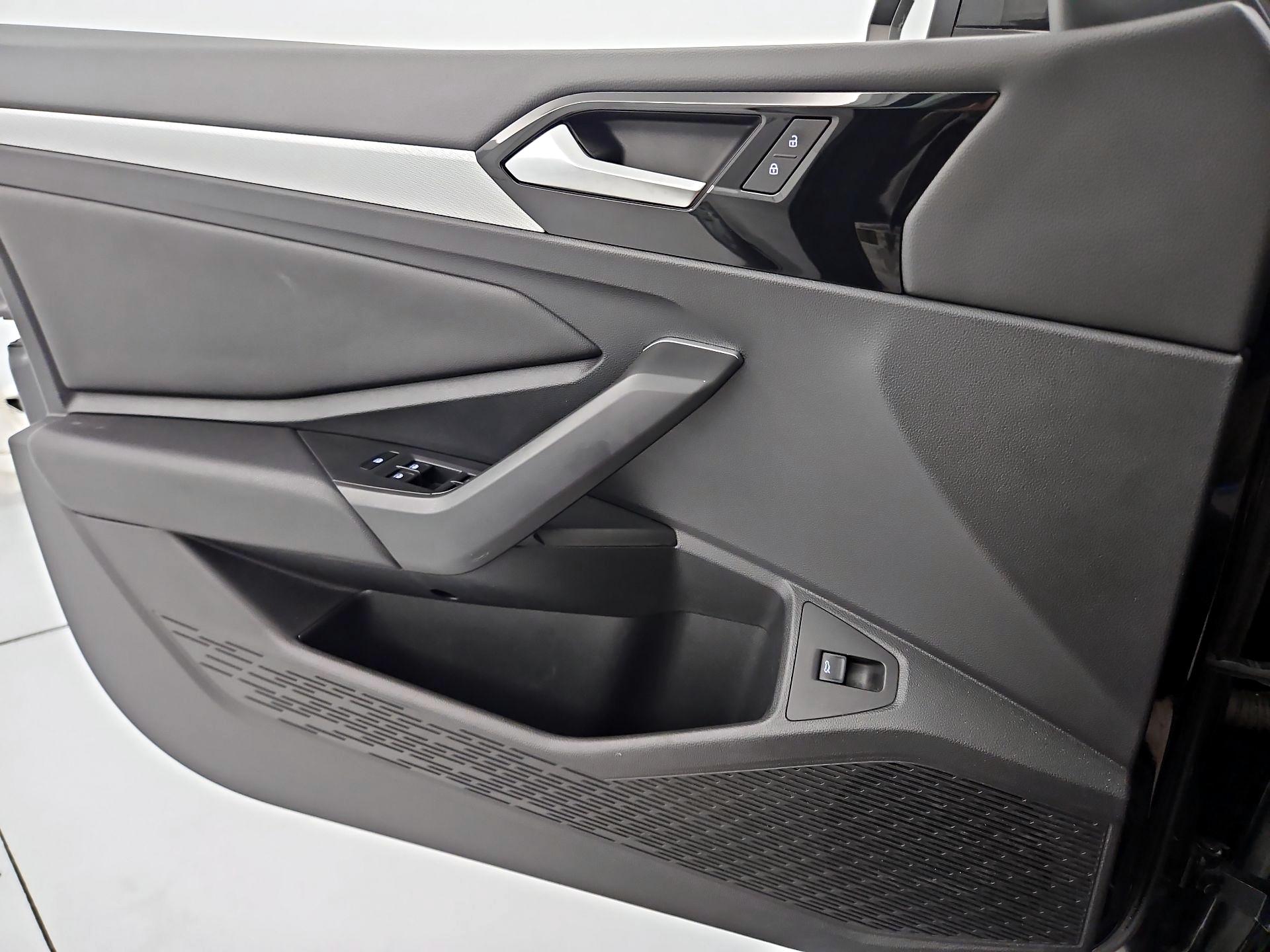 Thumbnail: 2019 Volkswagen Jetta - 12