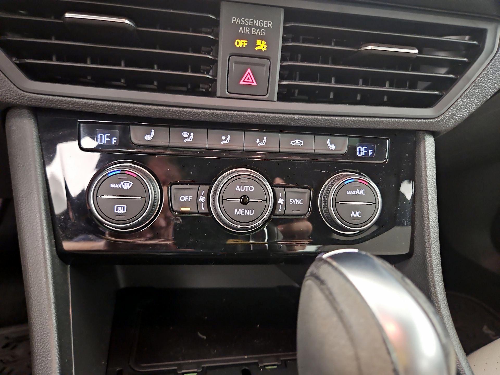 Thumbnail: 2019 Volkswagen Jetta - 16