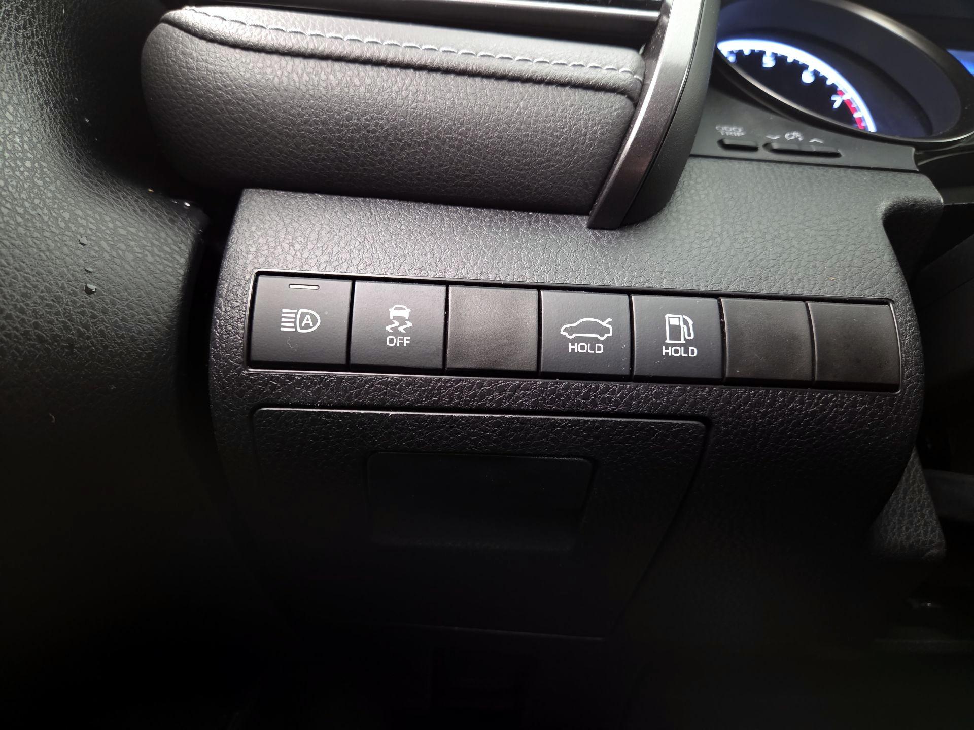 Thumbnail: 2022 Toyota Camry - 13