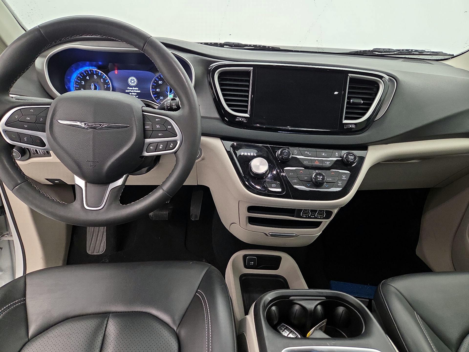 Thumbnail: 2023 Chrysler Pacifica - 9