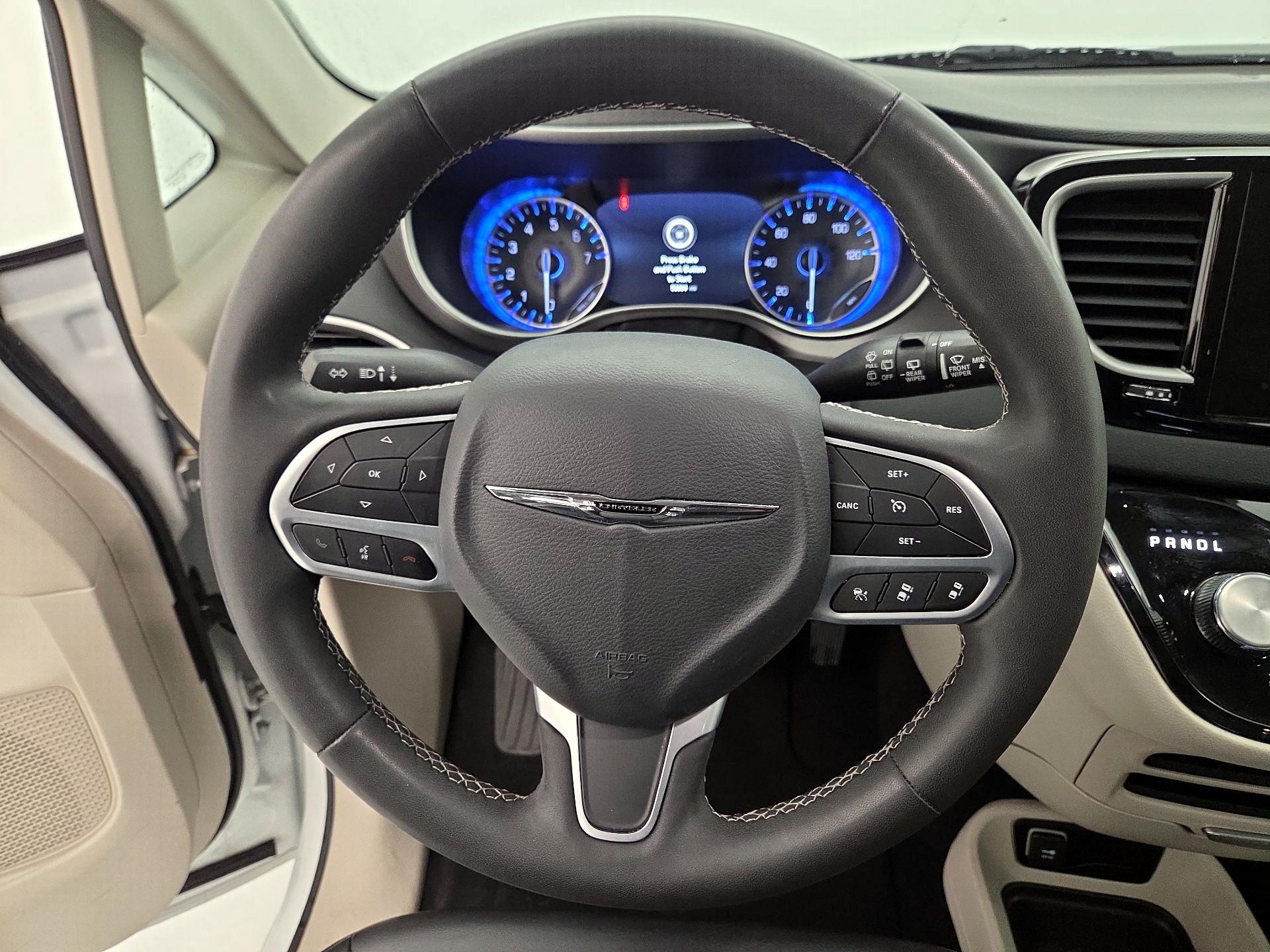 Thumbnail: 2023 Chrysler Pacifica - 10